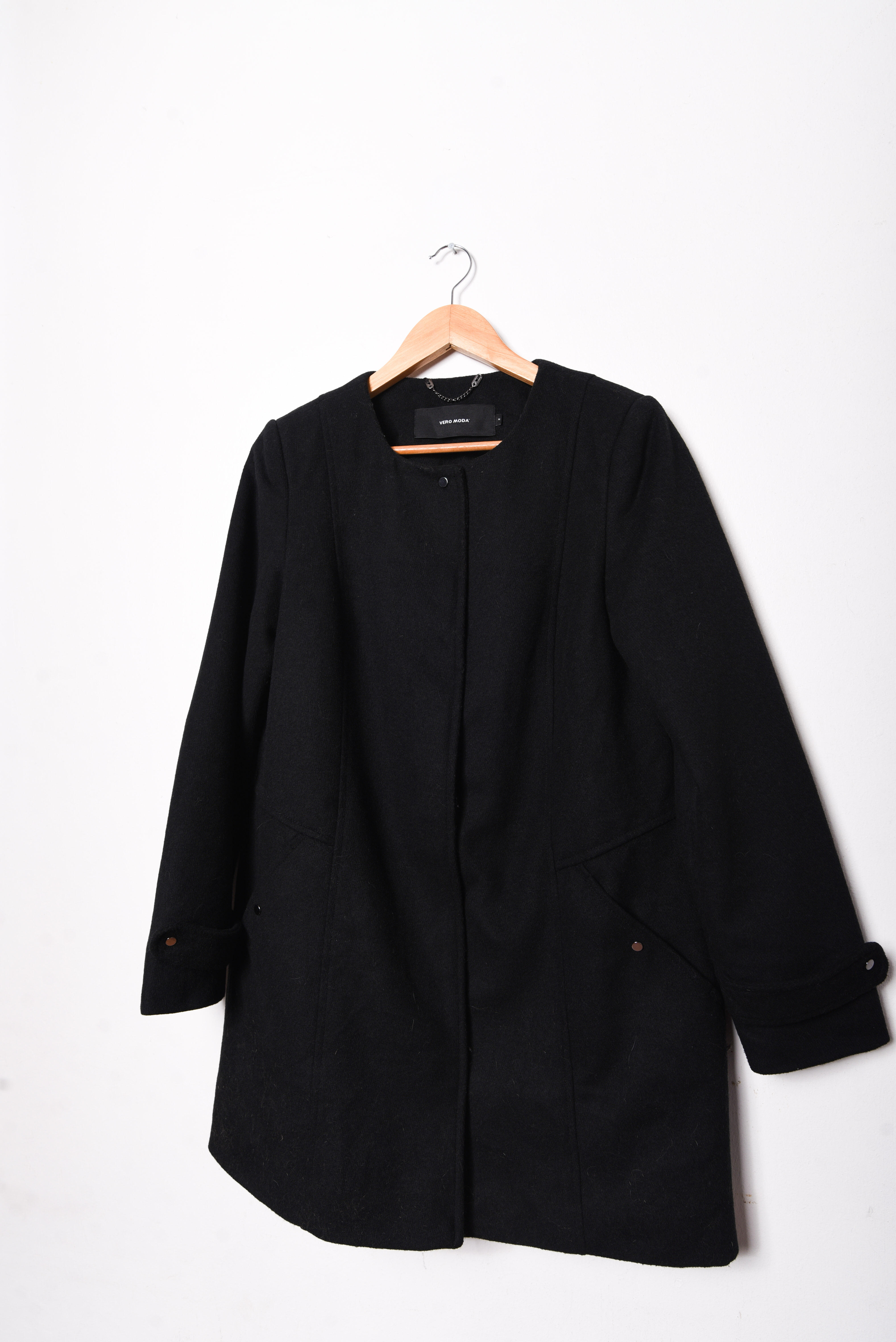 Abrigo negro broches lana