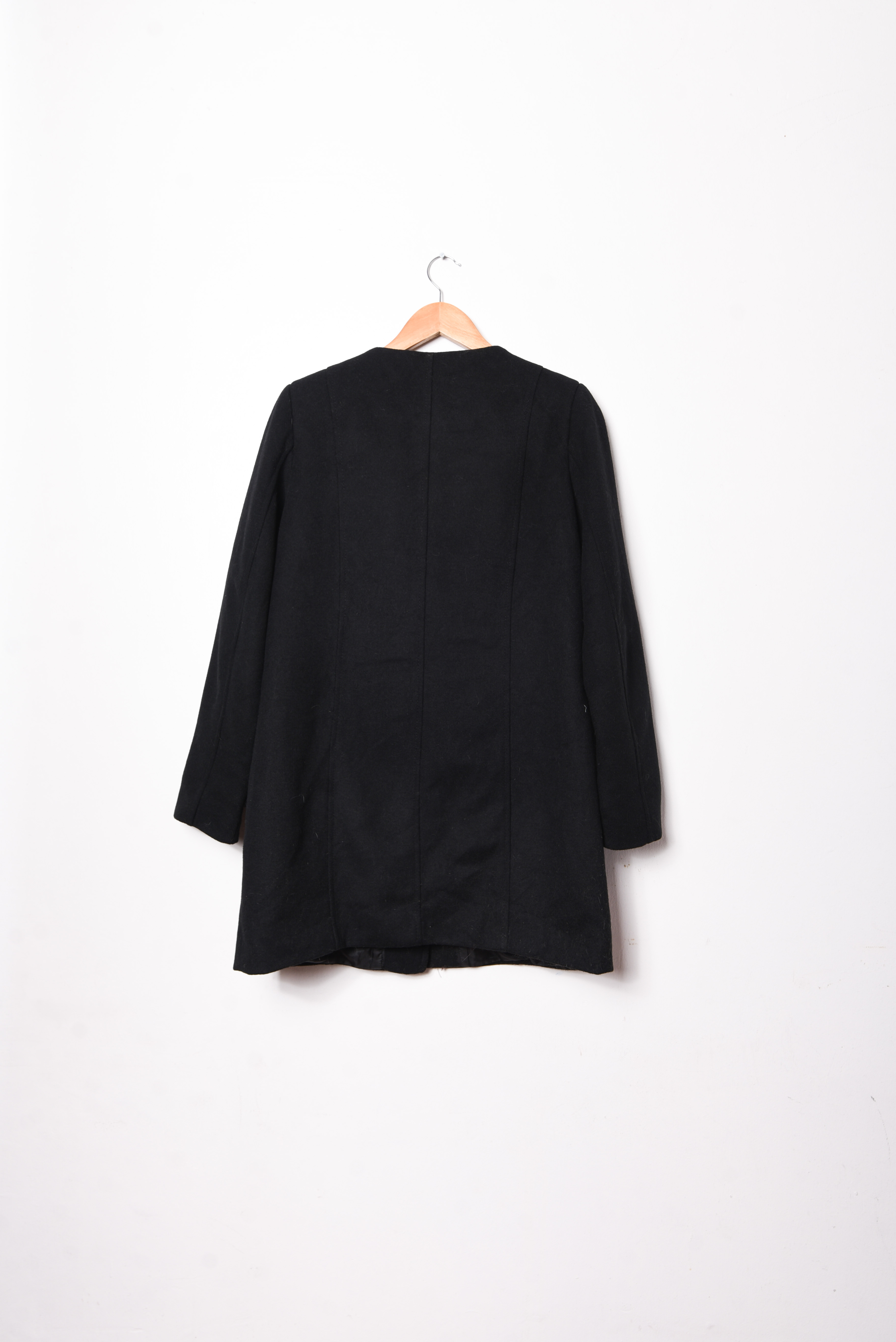 Abrigo negro broches lana