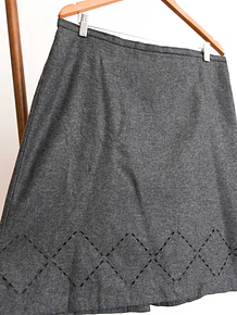 Falda gris rombos