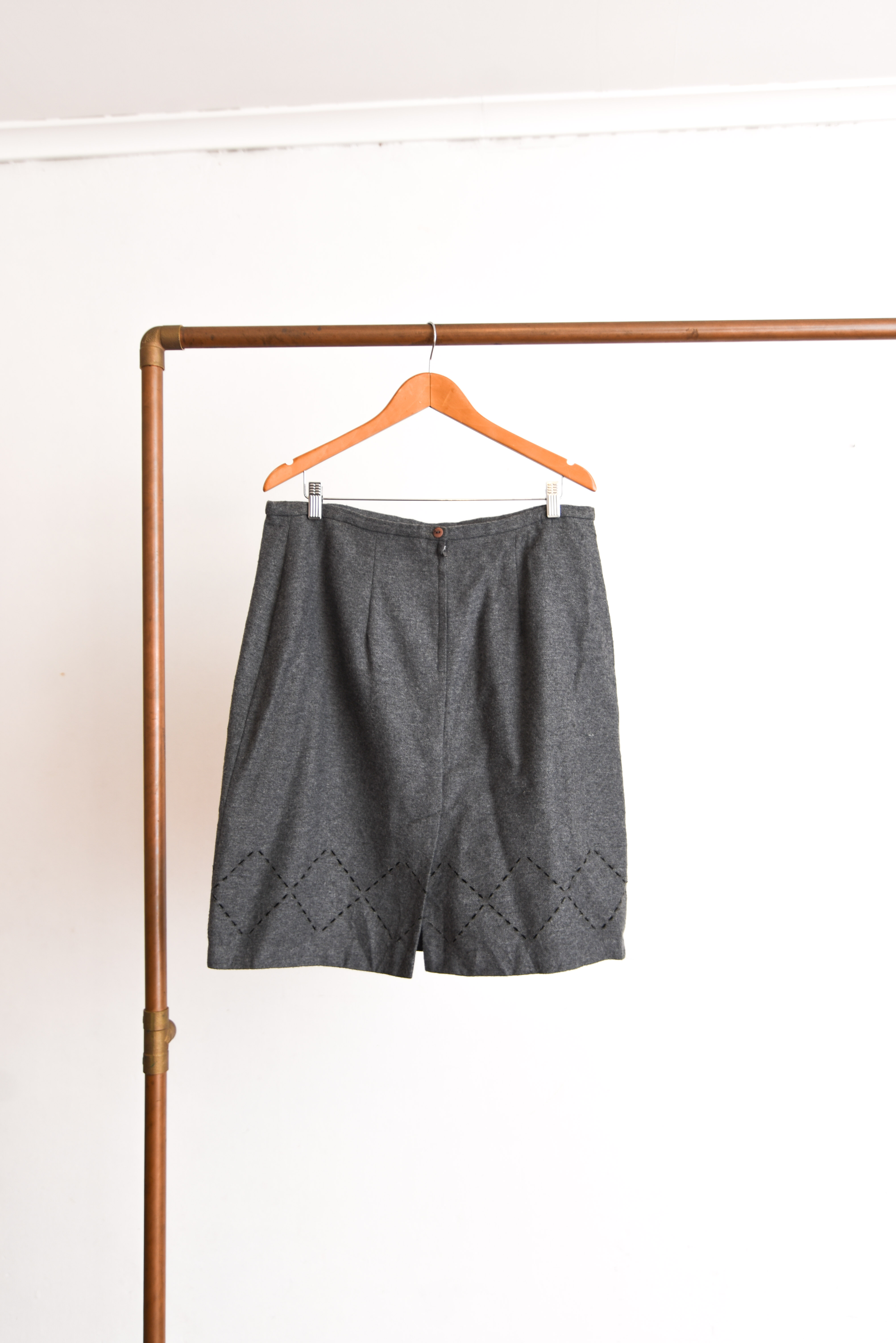 Falda gris rombos