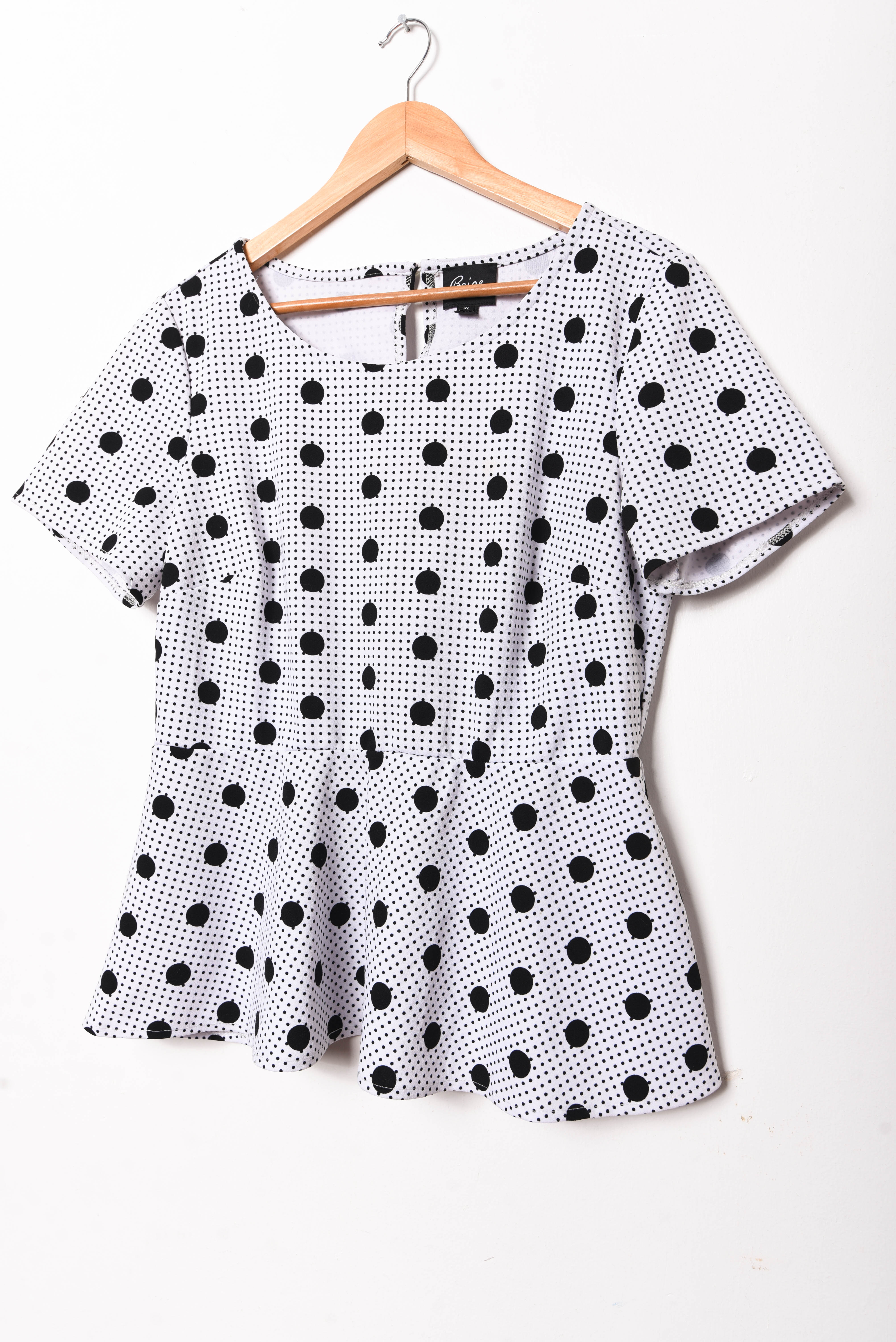 Blusa b&w peplum lunares