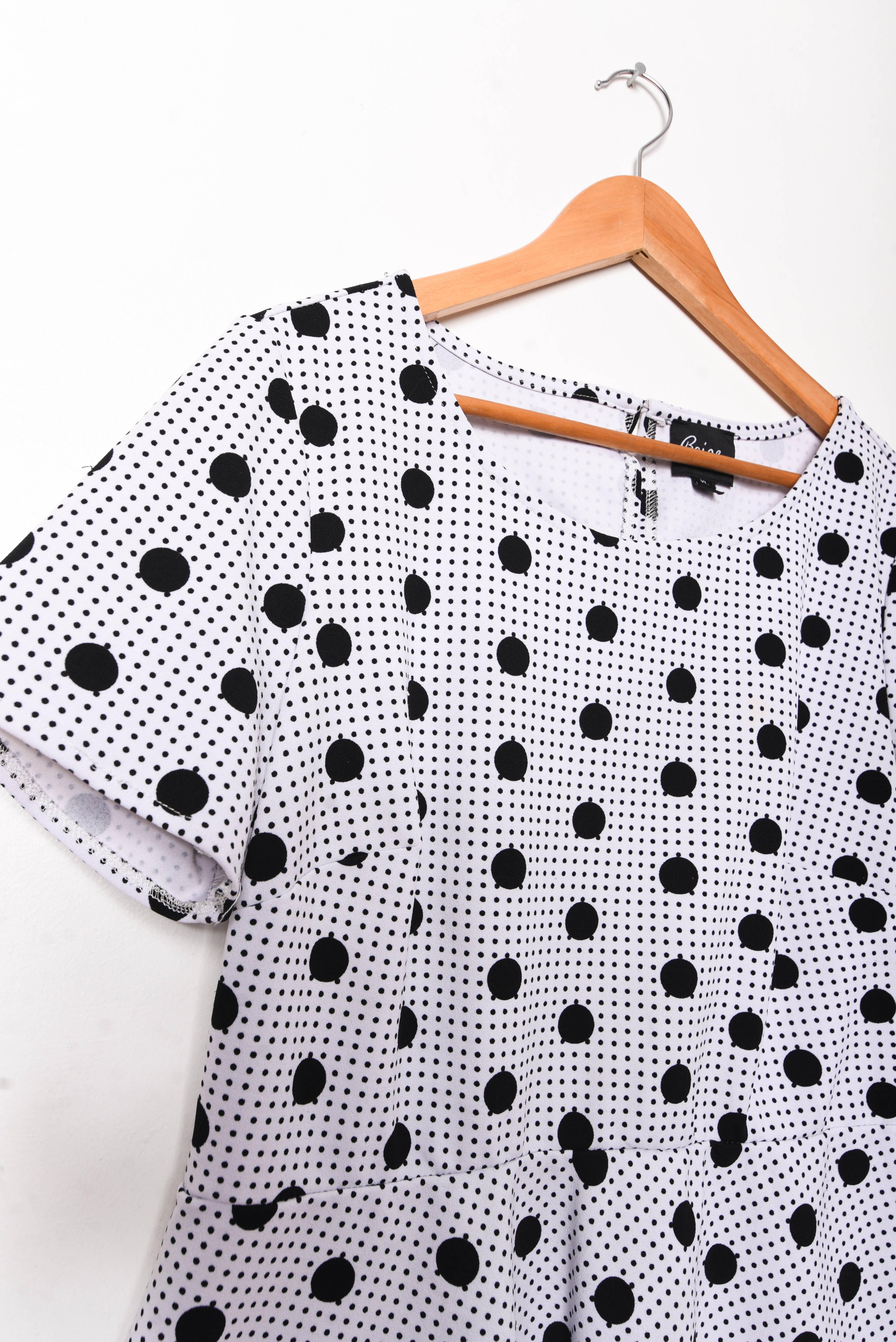 Blusa b&w peplum lunares