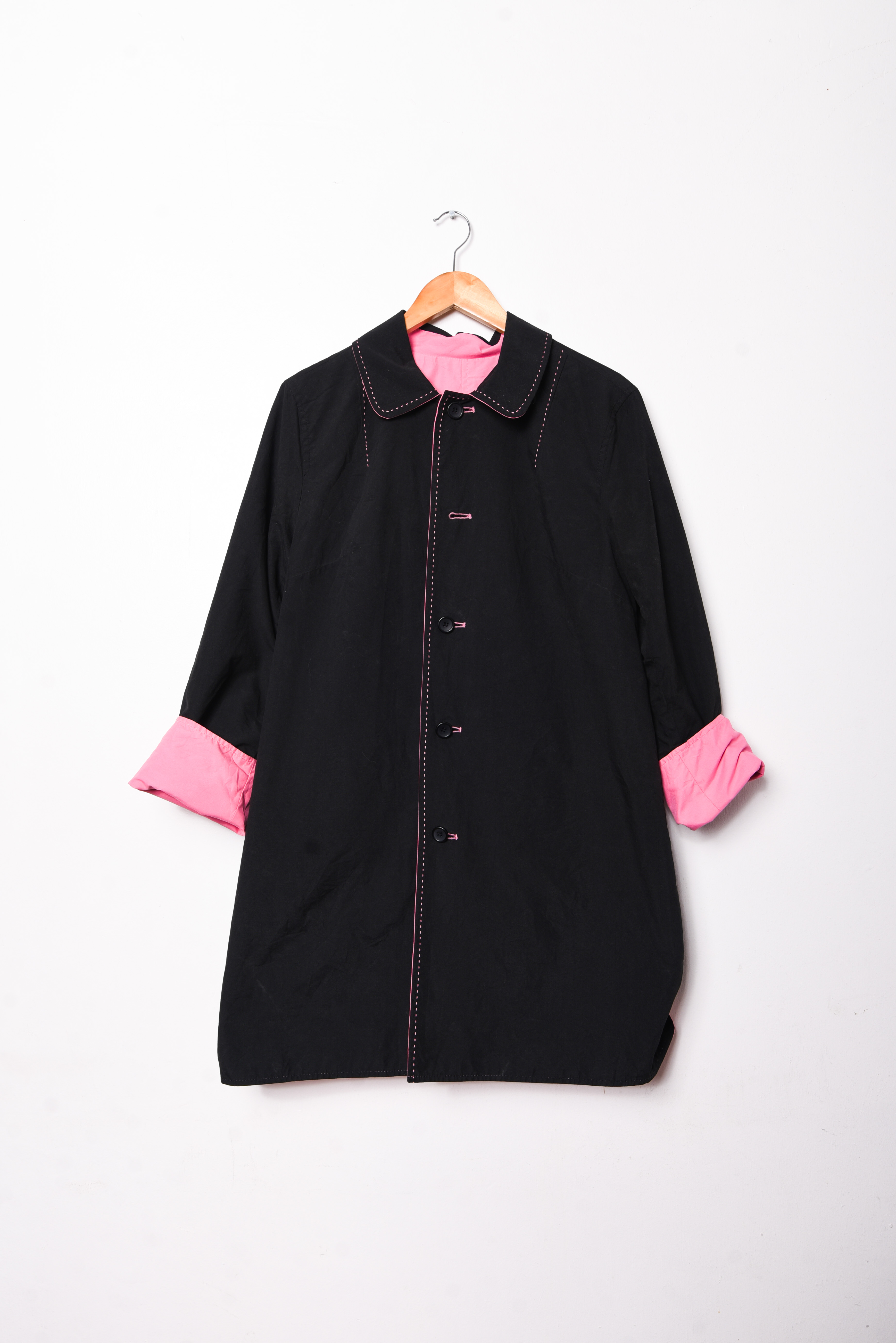 Trench rosa y negro reversible