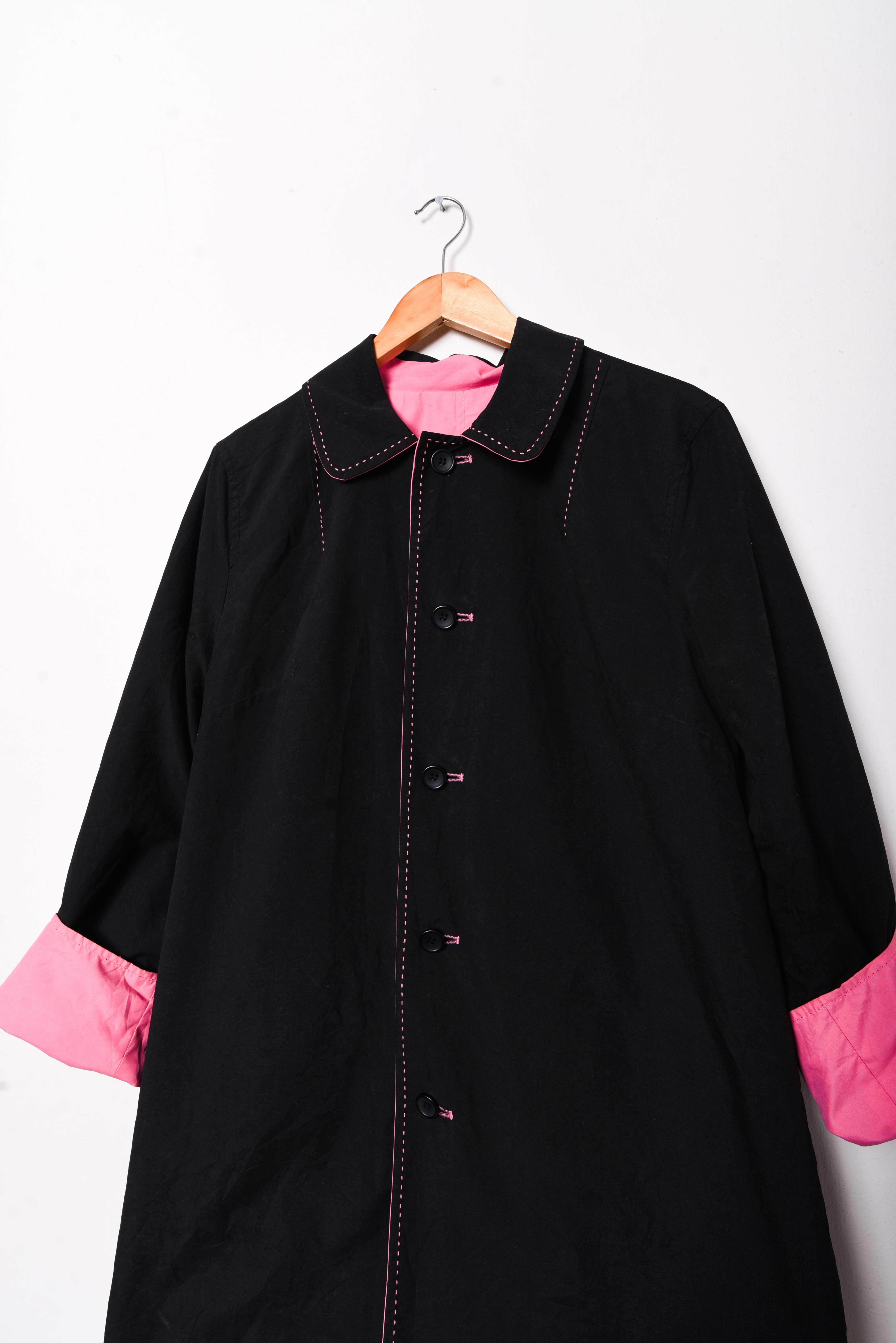 Trench rosa y negro reversible