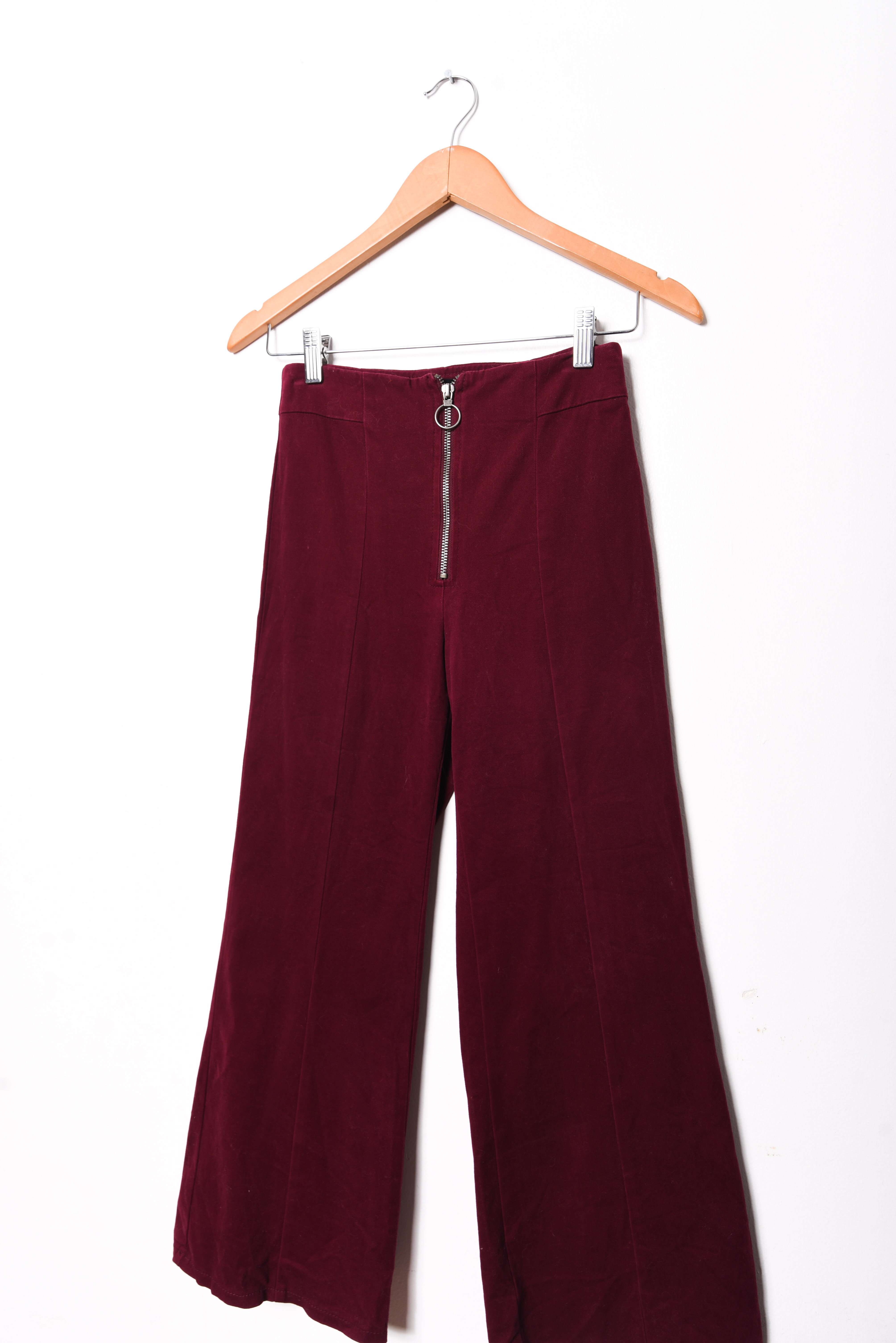 Pantalón flare burdeo