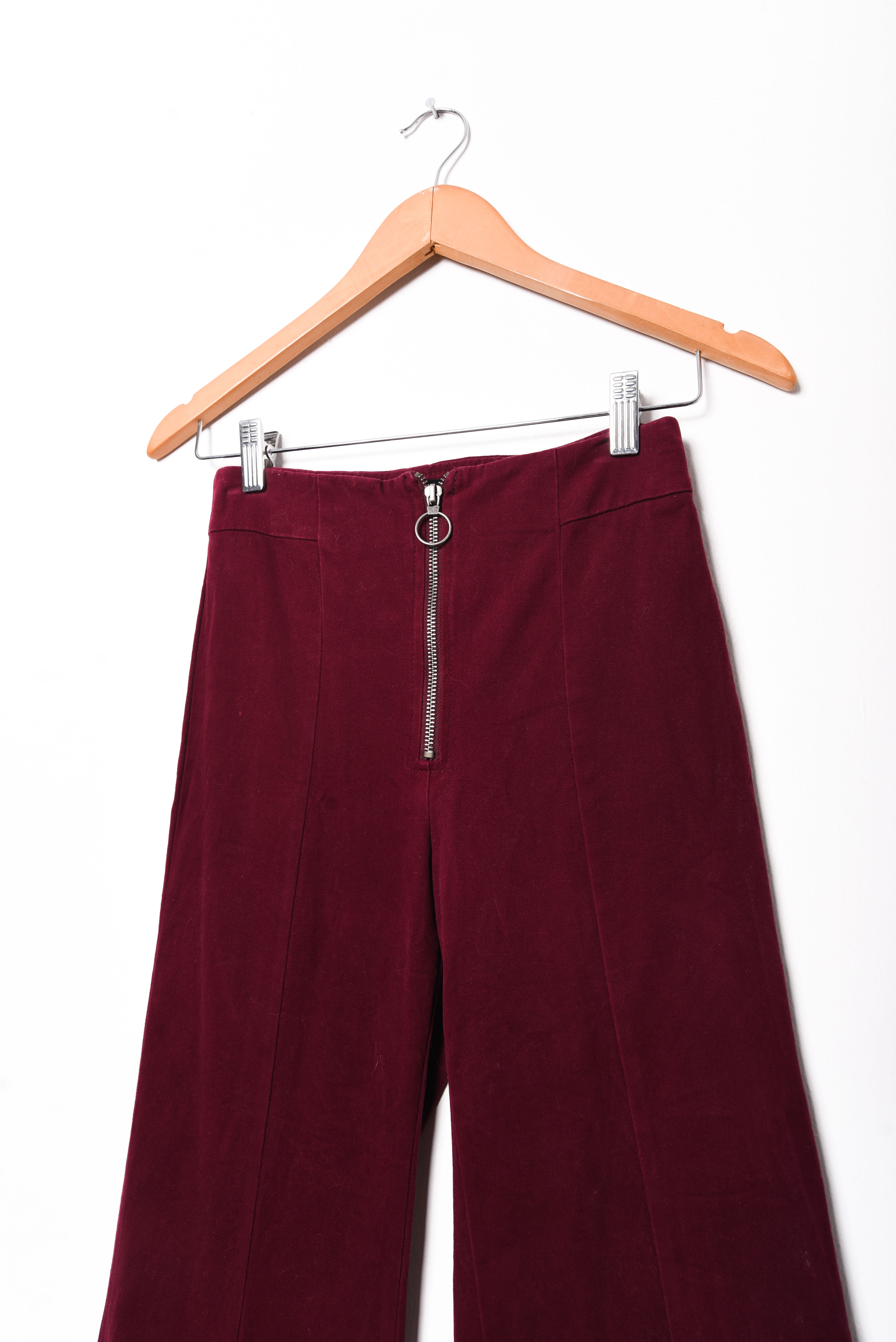 Pantalón flare burdeo