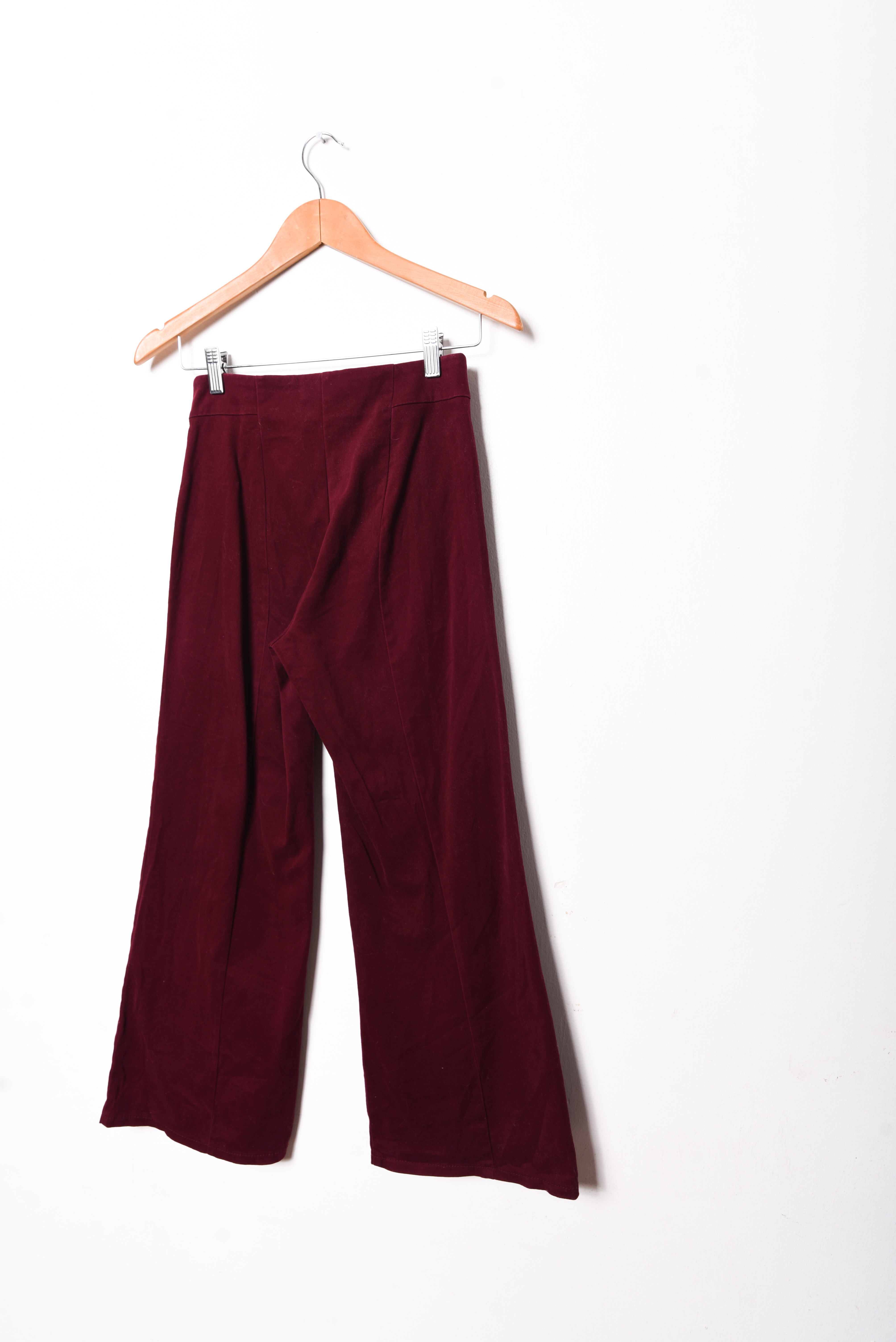 Pantalón flare burdeo