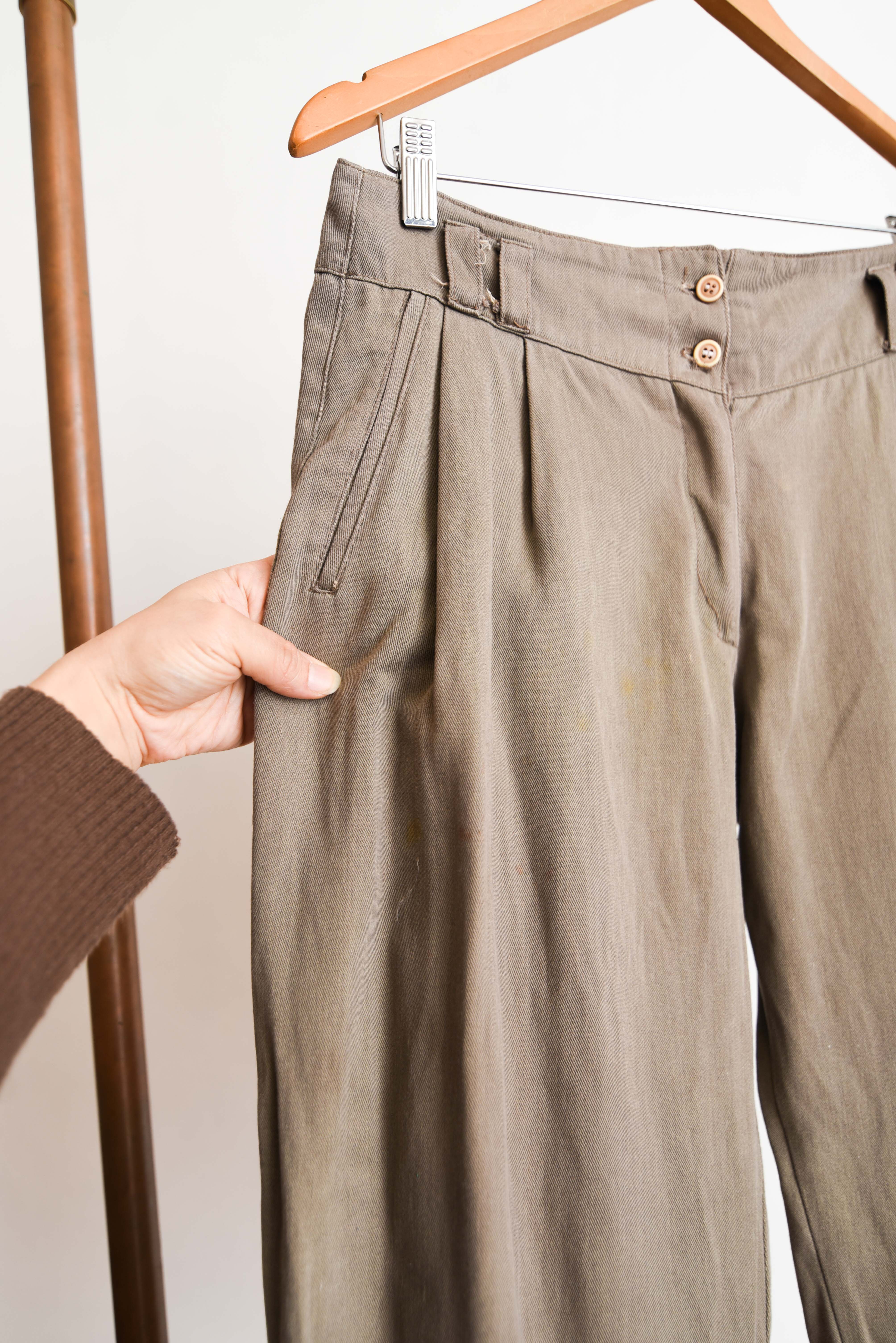 Pantalón café tiro alto pinzas