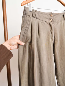 Pantalón café tiro alto pinzas
