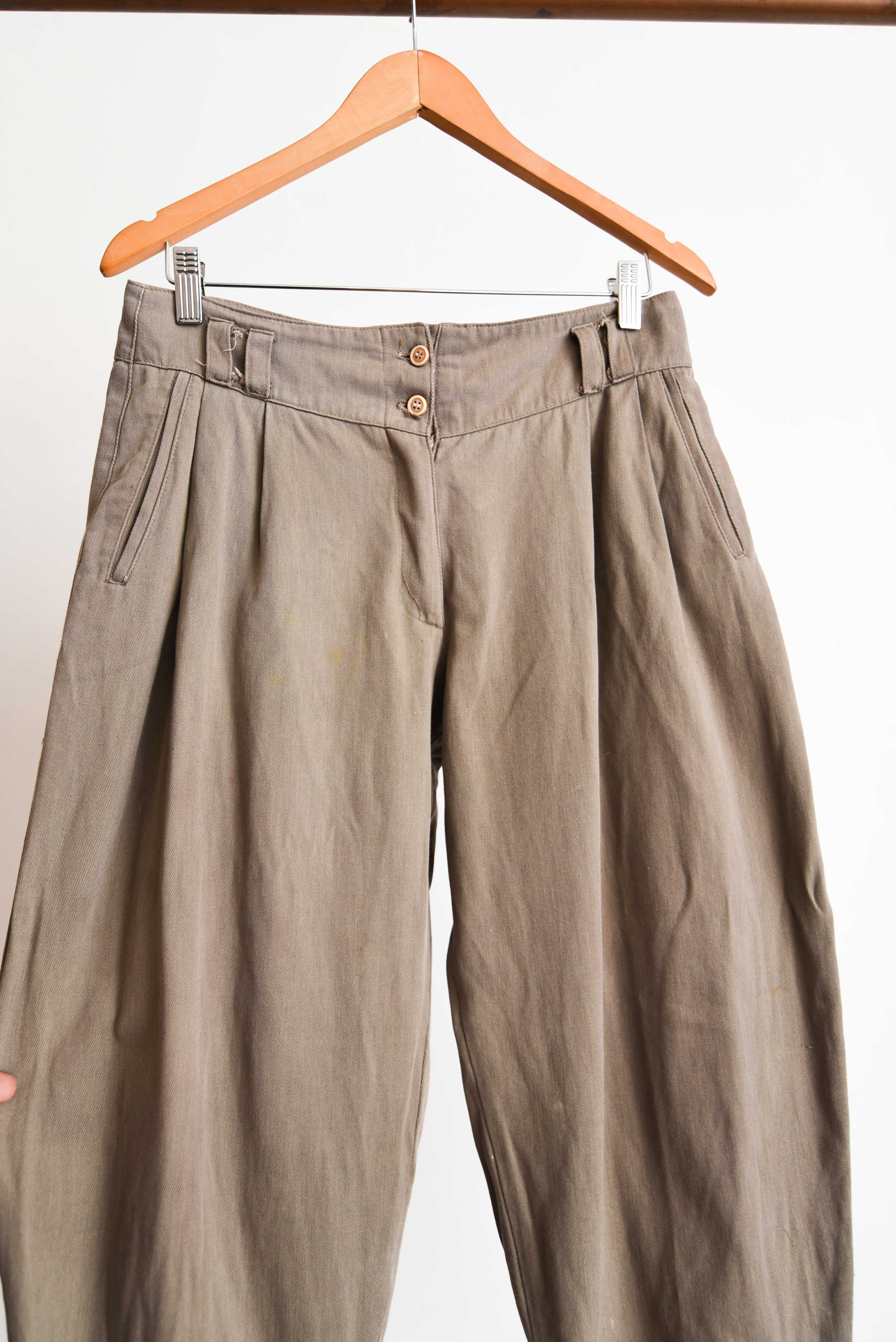 Pantalón café tiro alto pinzas