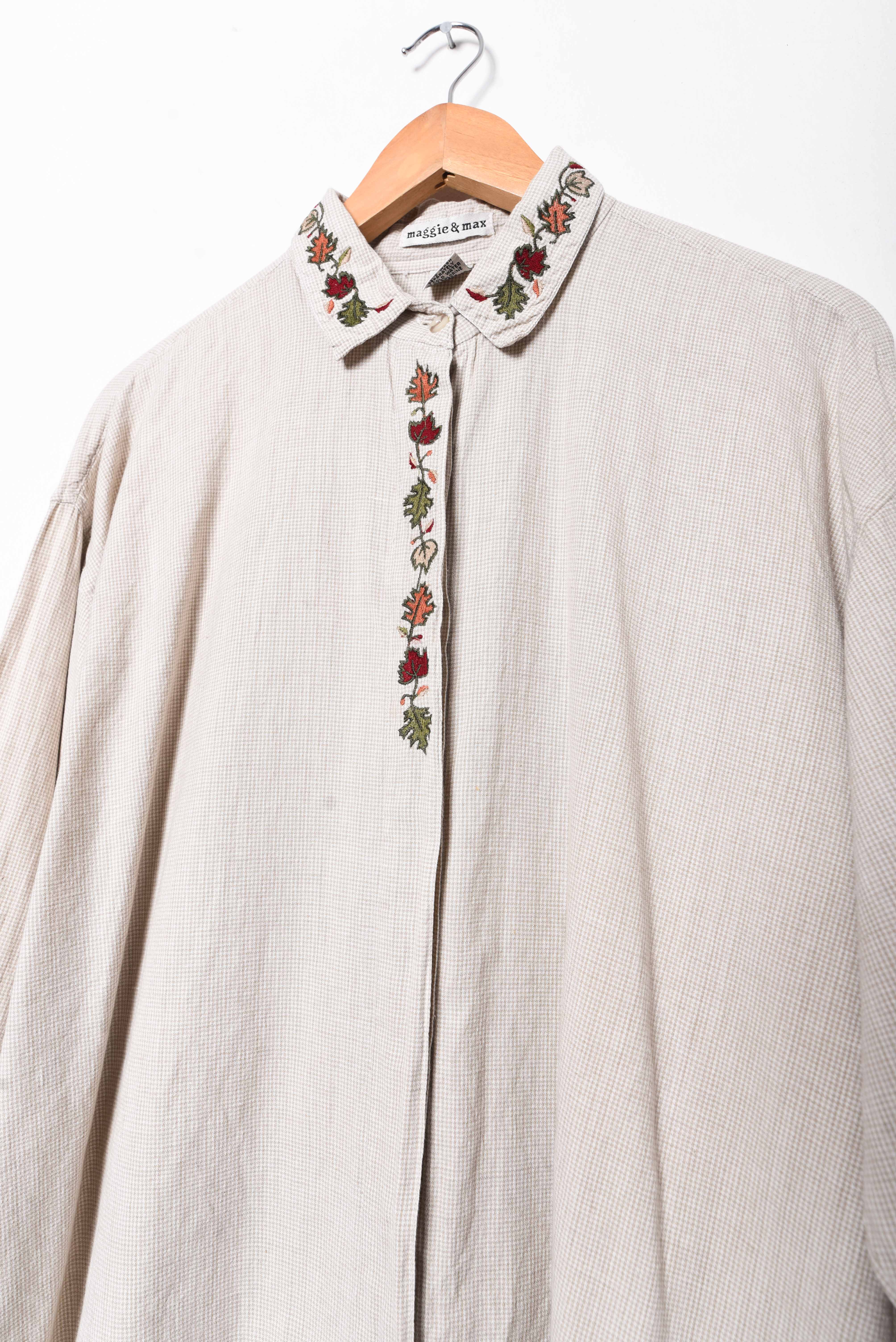 Camisa beige otoño bordado vintage
