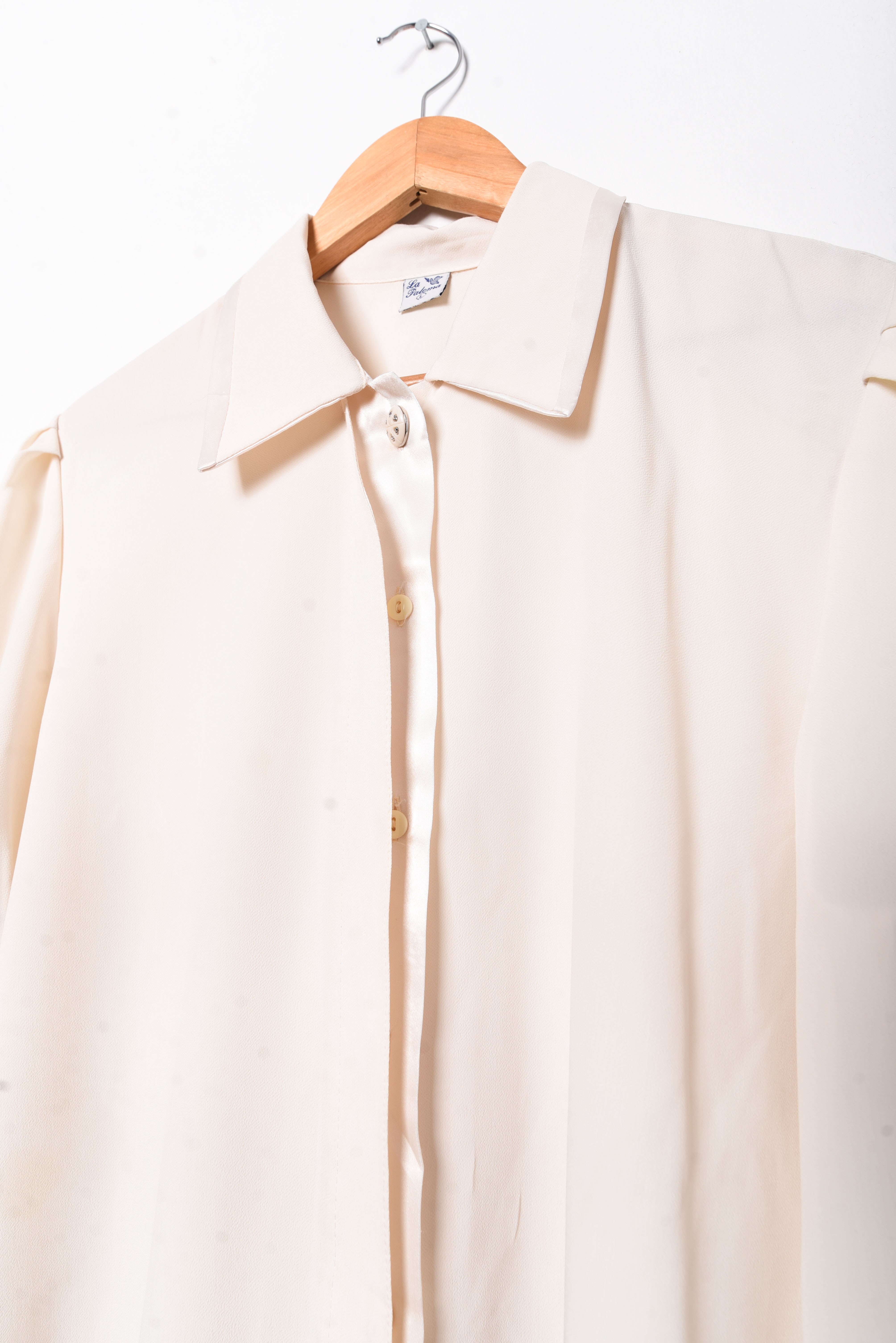 Blusa marfil vintage toques satinados