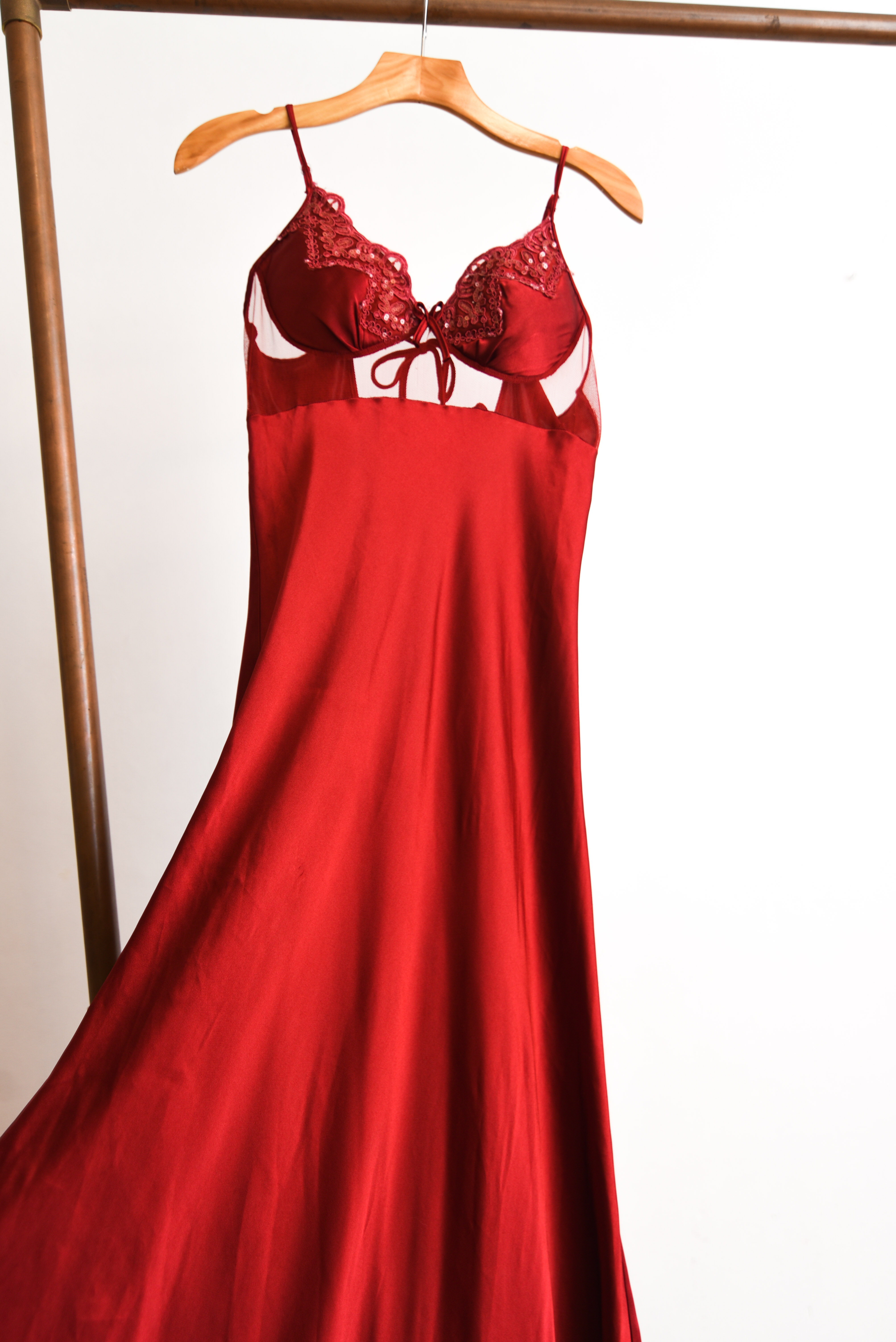 Slipdress rojo satín y encaje