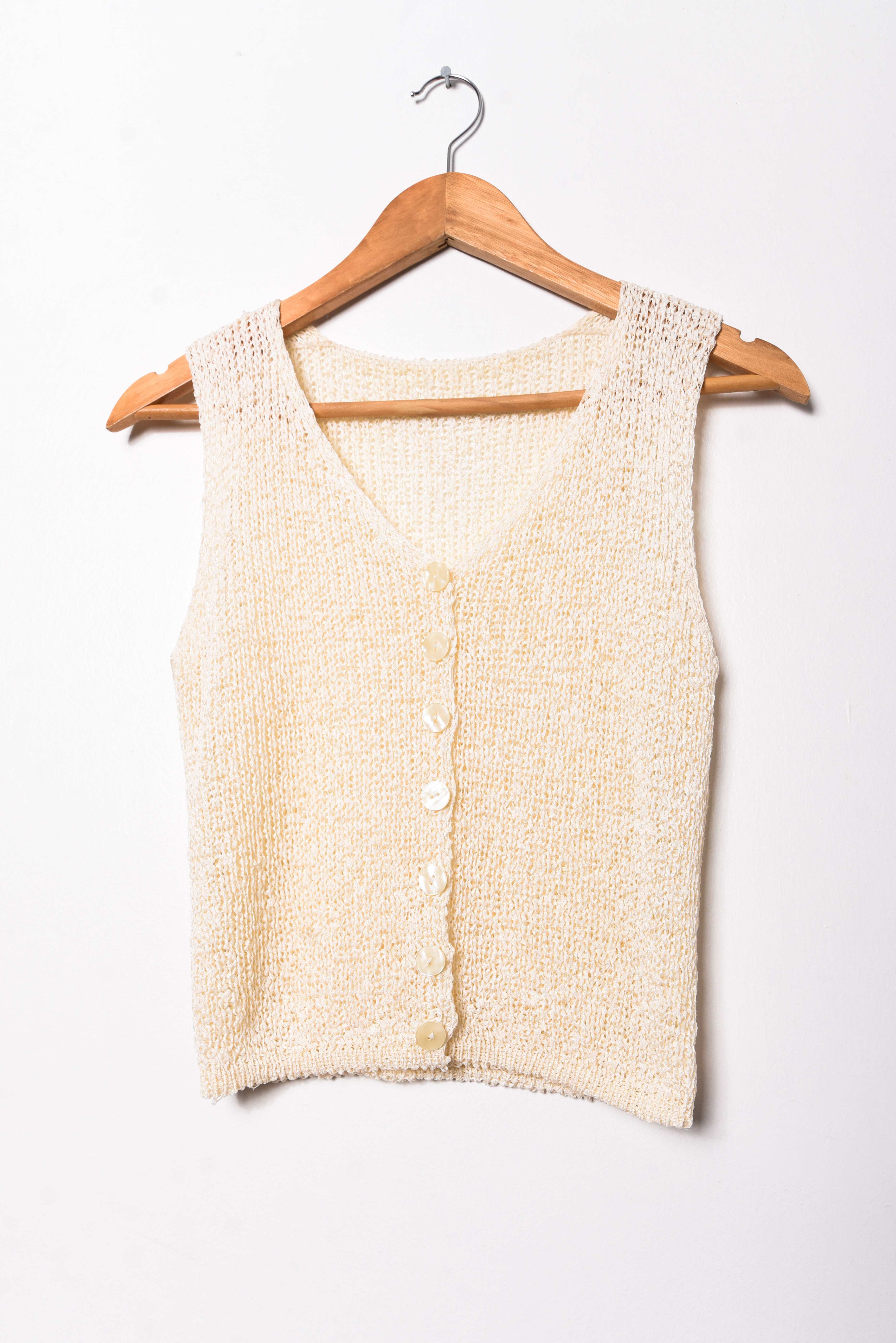 Sweater vest tejido marfil botones