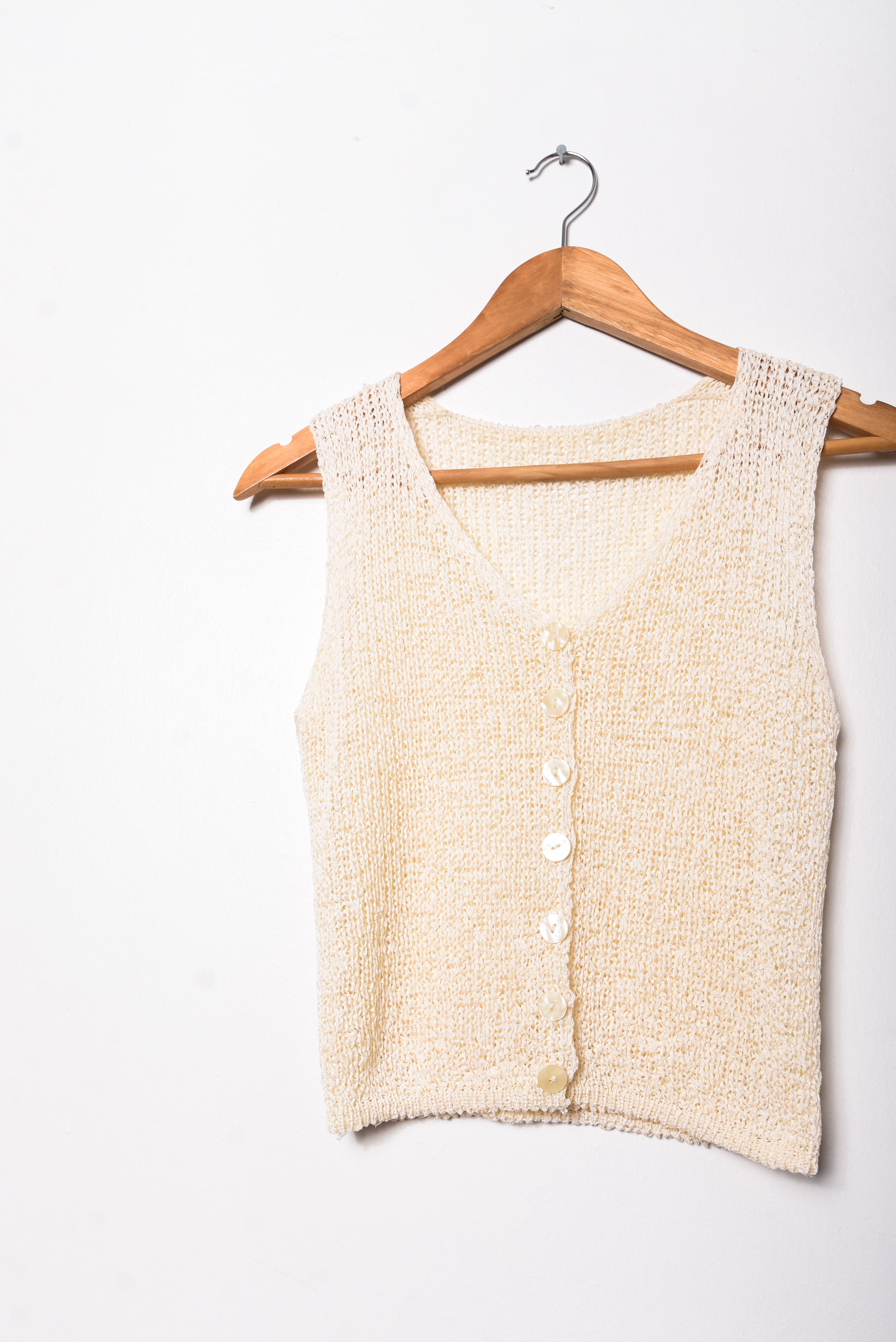 Sweater vest tejido marfil botones
