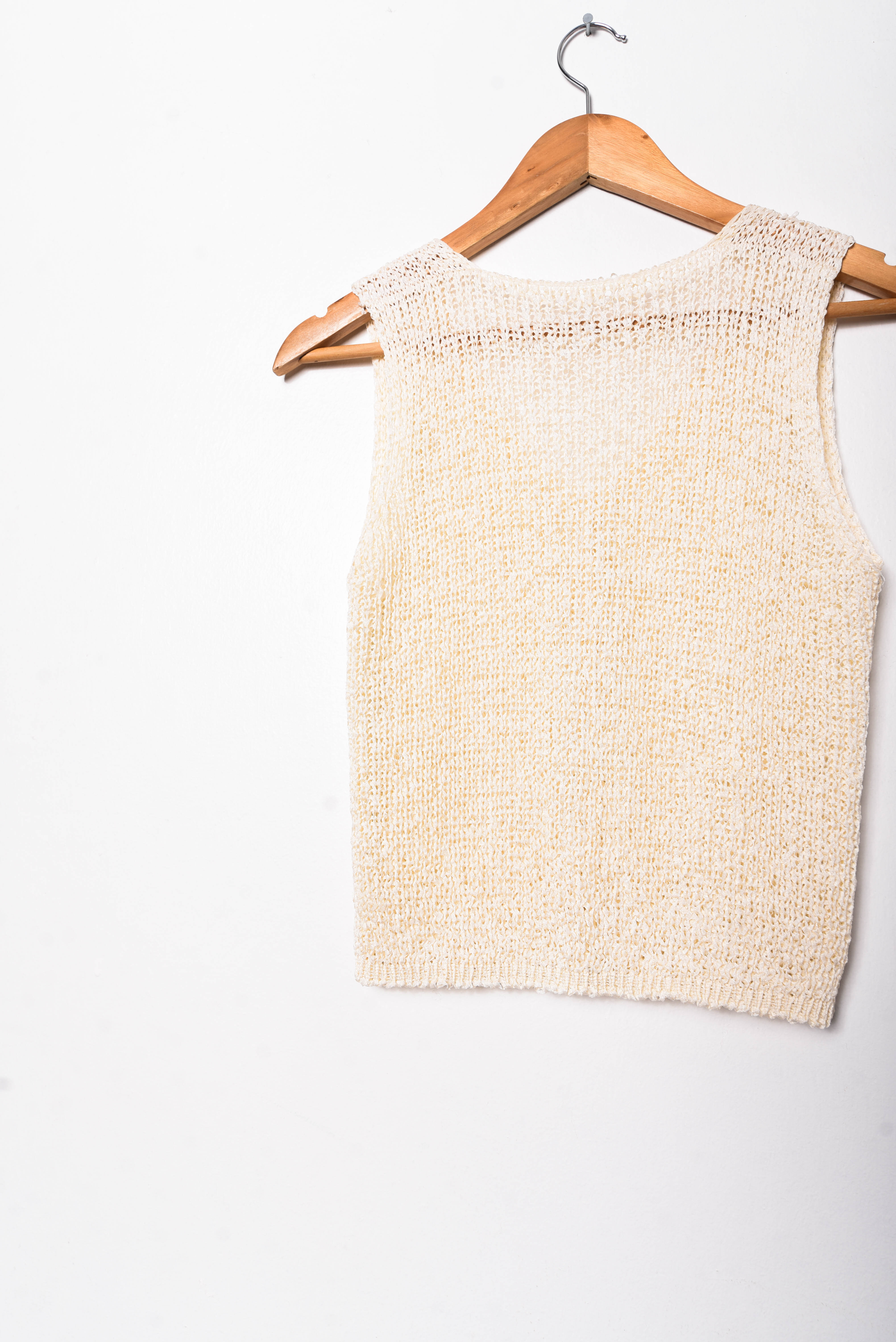 Sweater vest tejido marfil botones