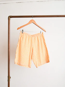 Short naranjo cuadritos