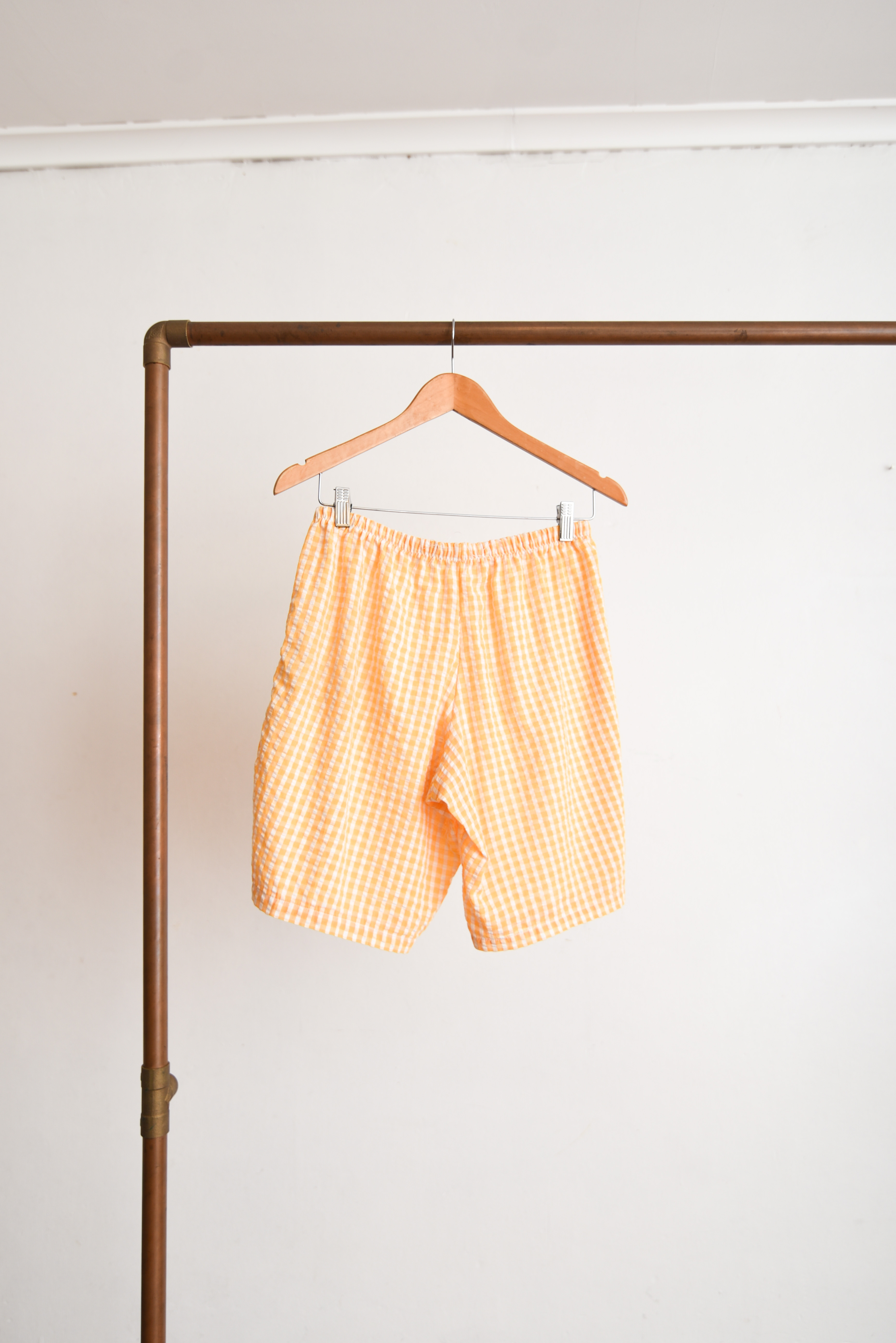 Short naranjo cuadritos