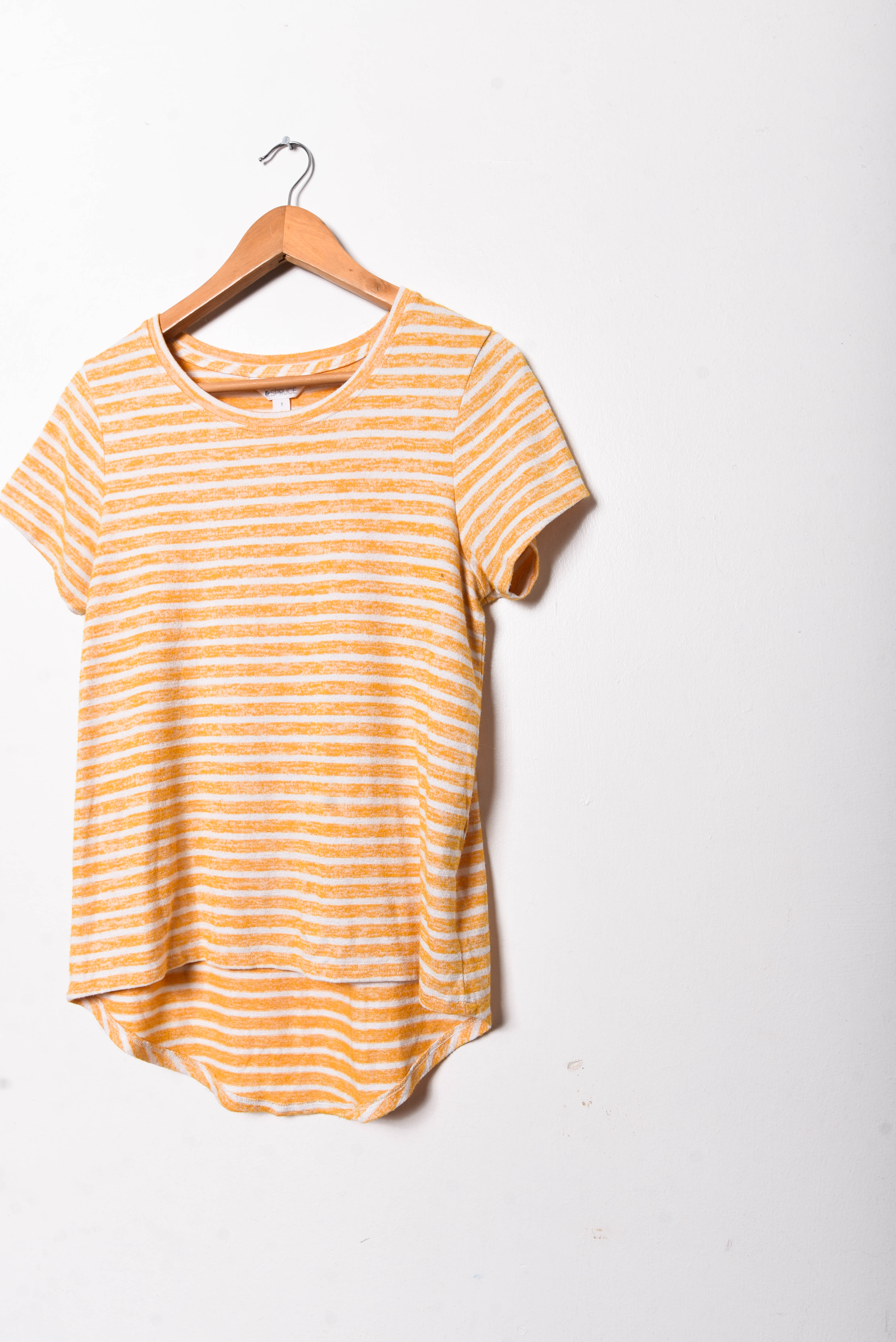 Polera amarilla rayada