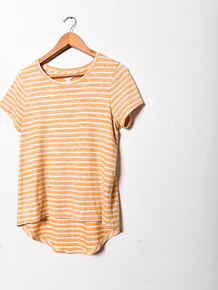 Polera amarilla rayada