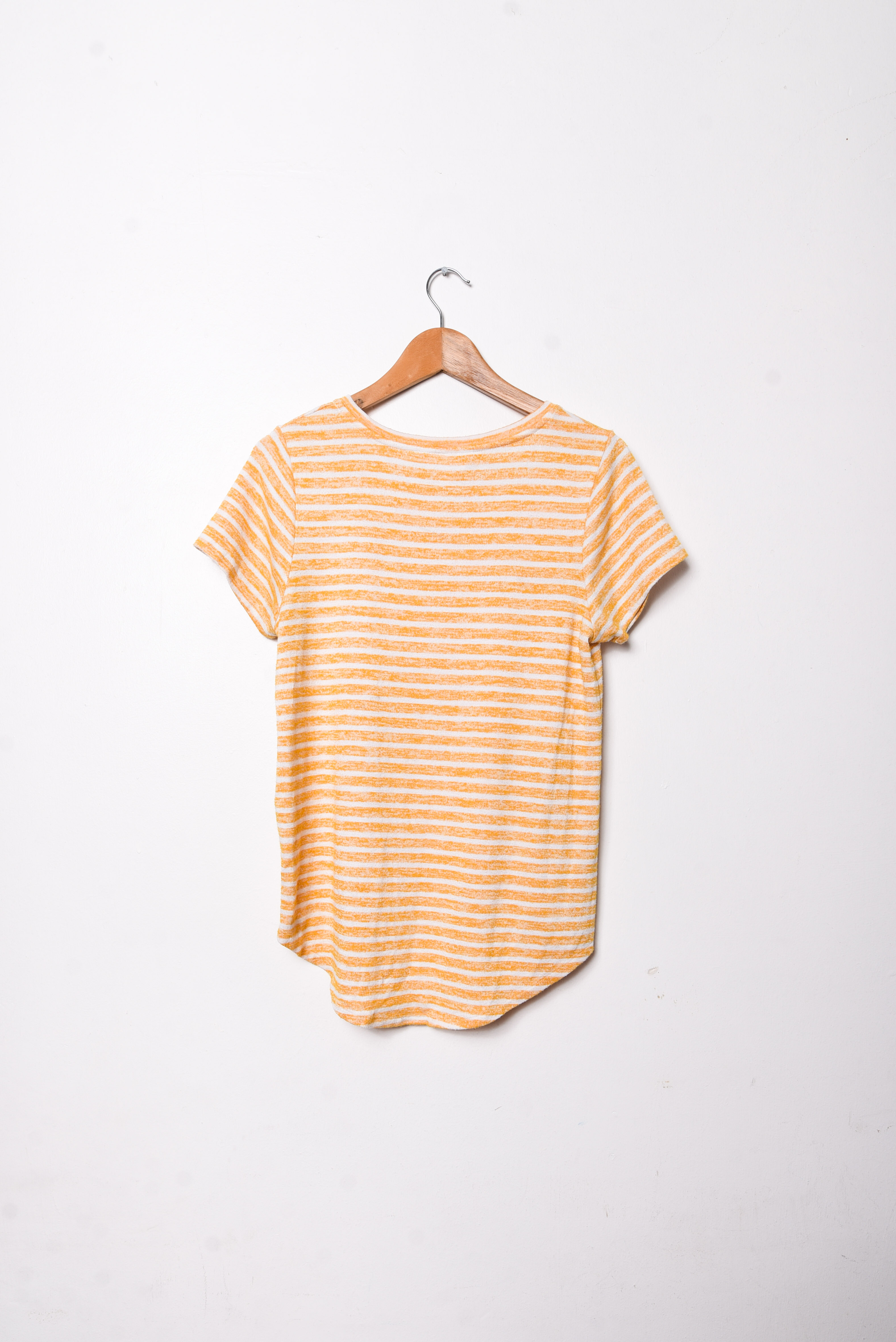 Polera amarilla rayada