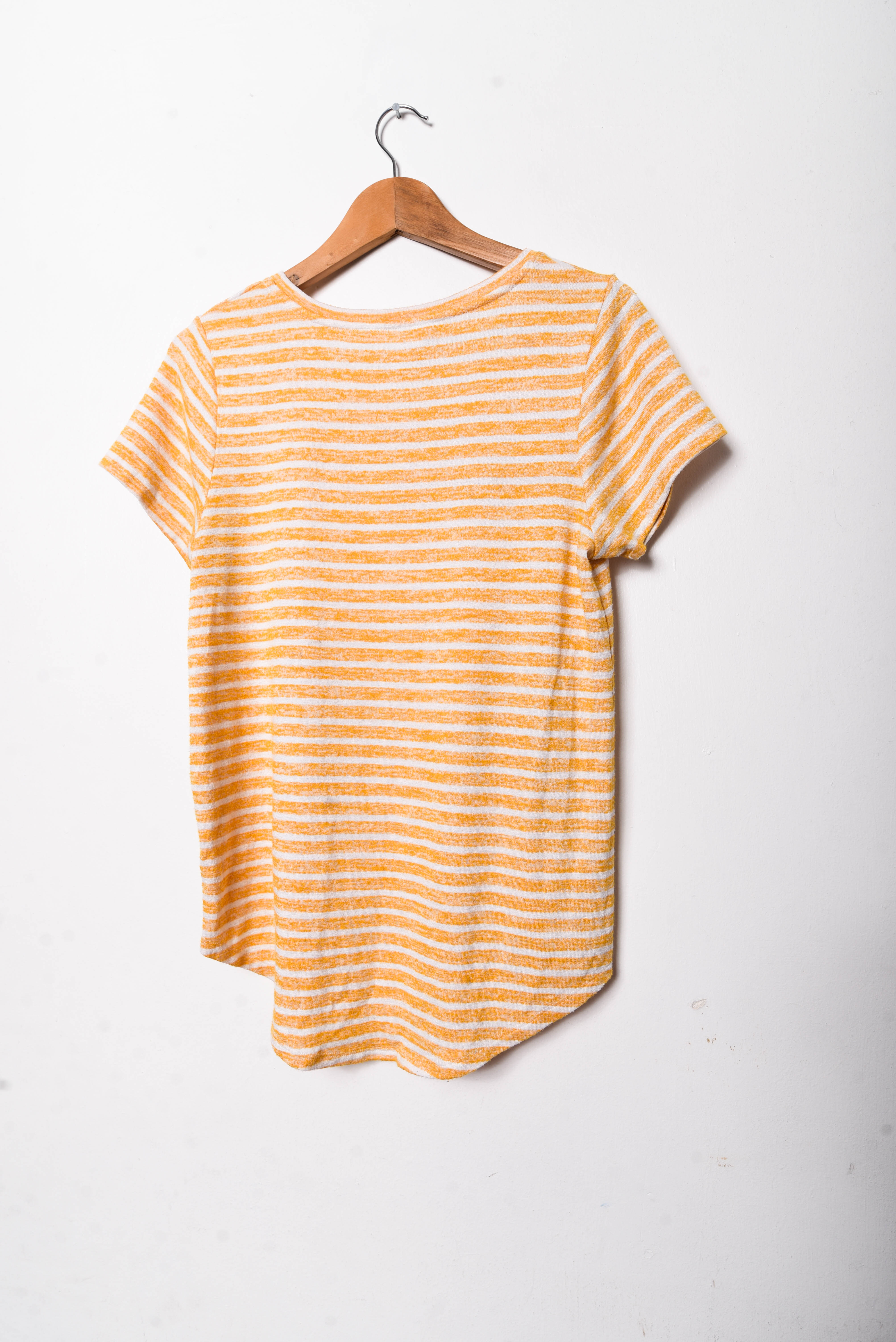 Polera amarilla rayada