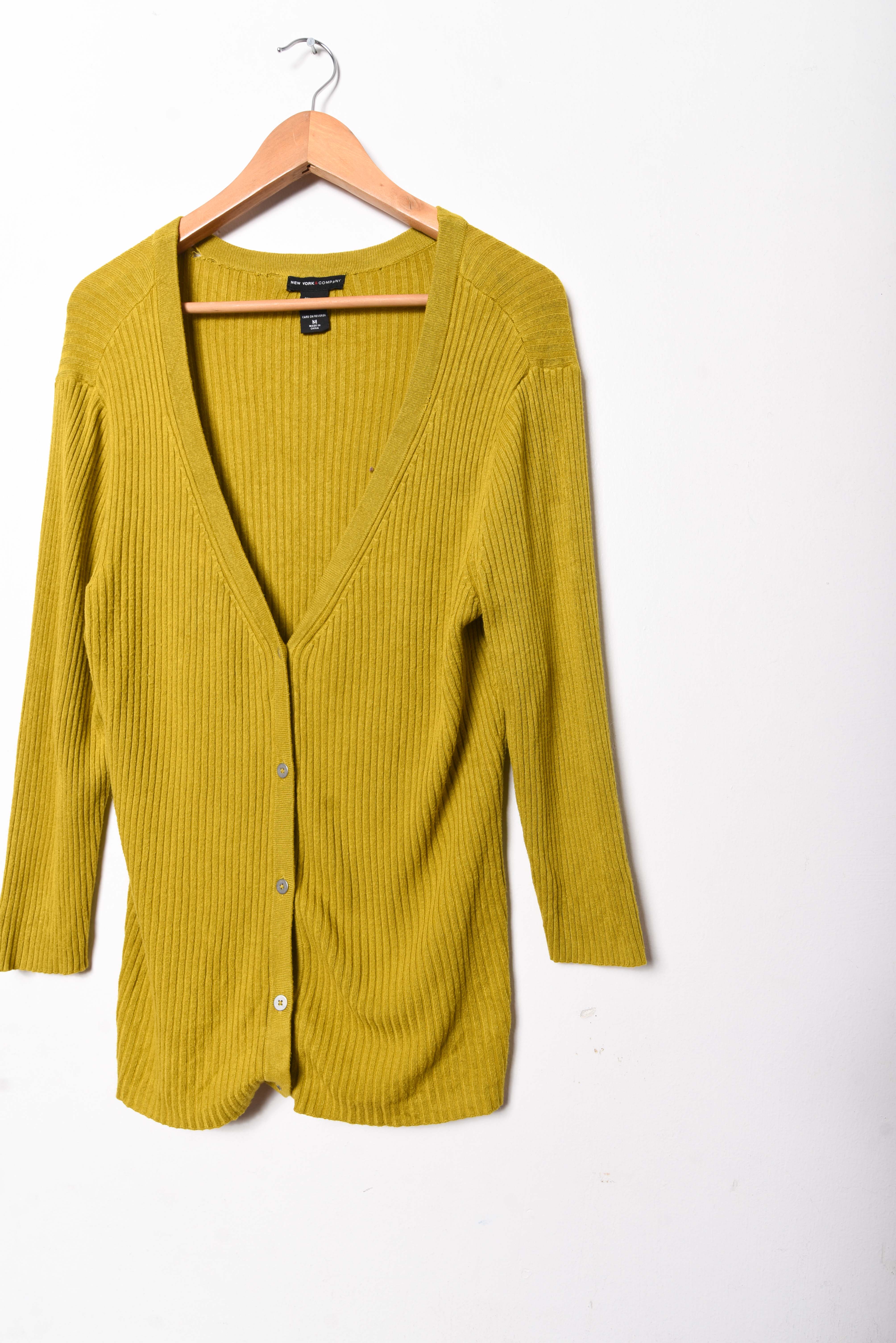 Cardigan acanalado mostaza