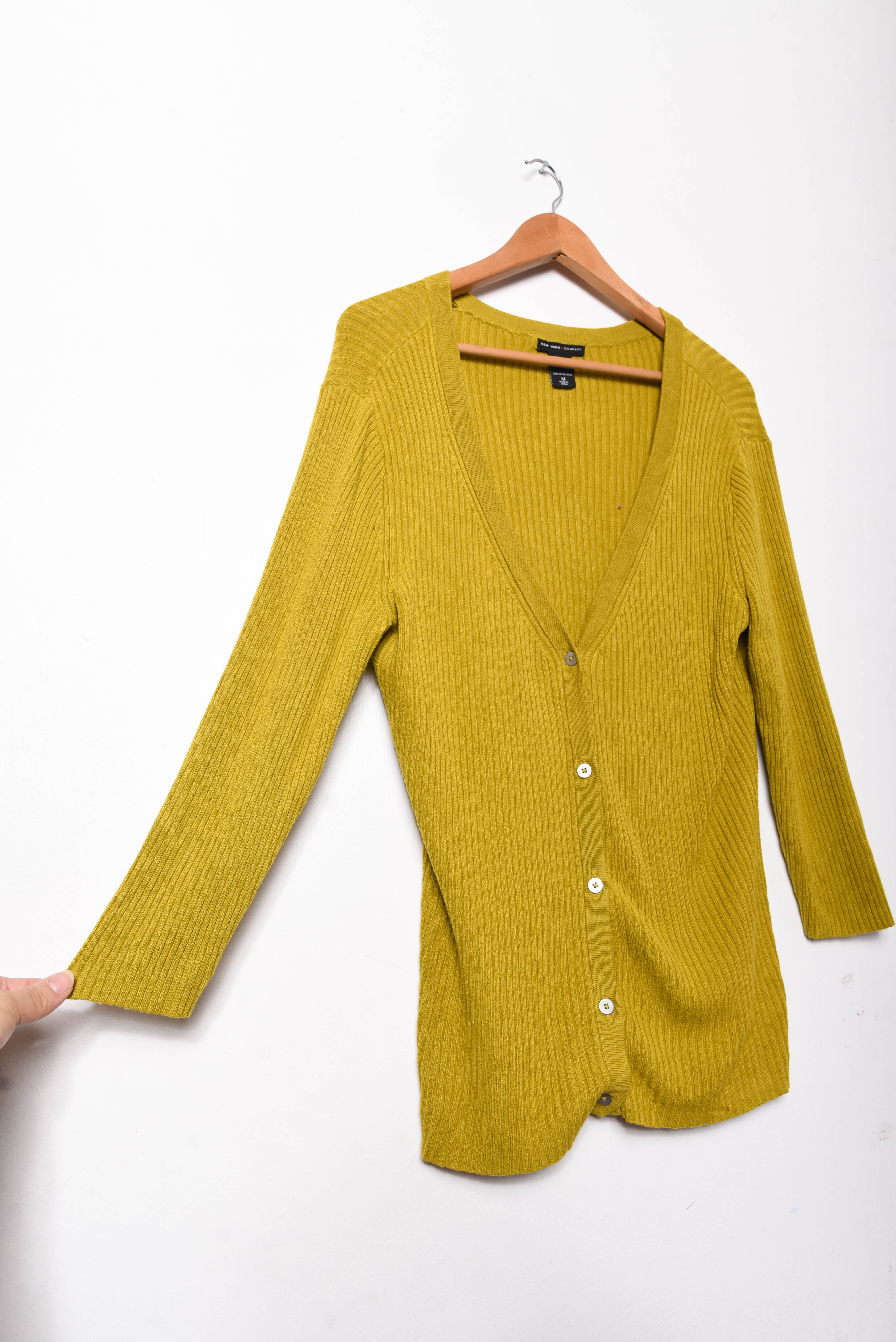 Cardigan acanalado mostaza