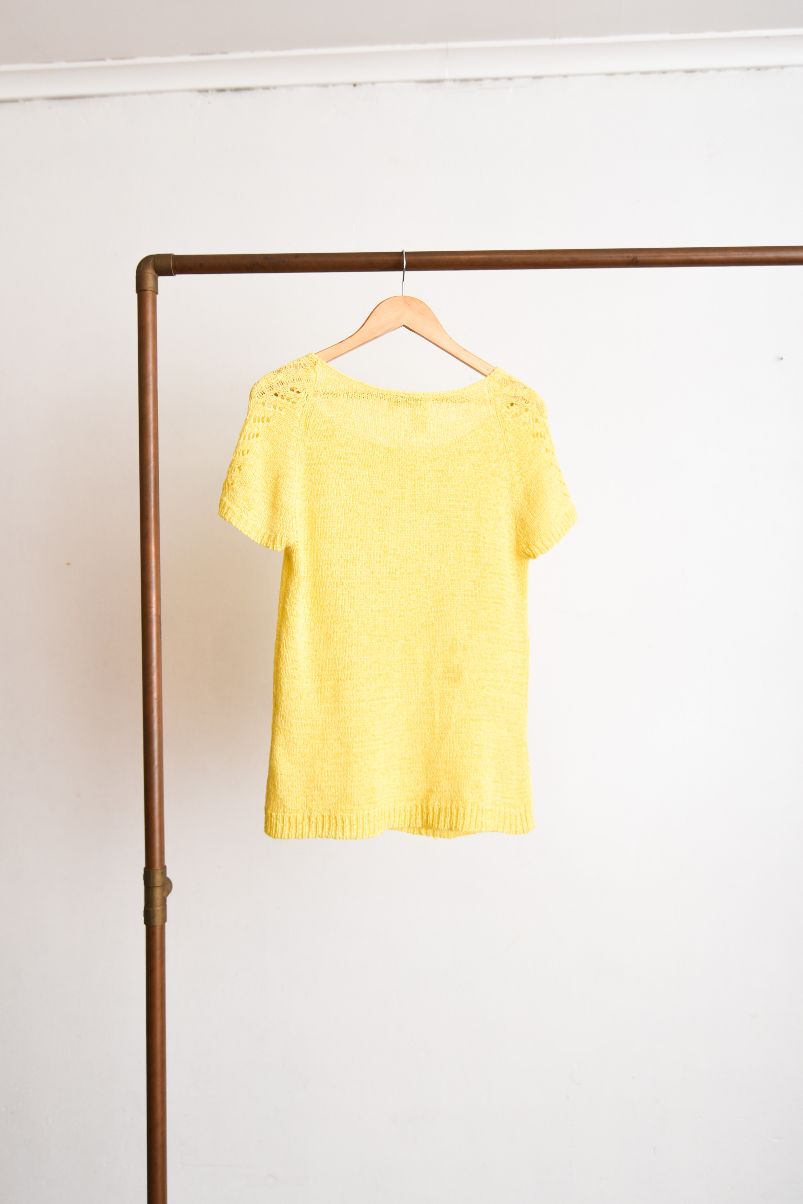 Top tejido amarillo 90s