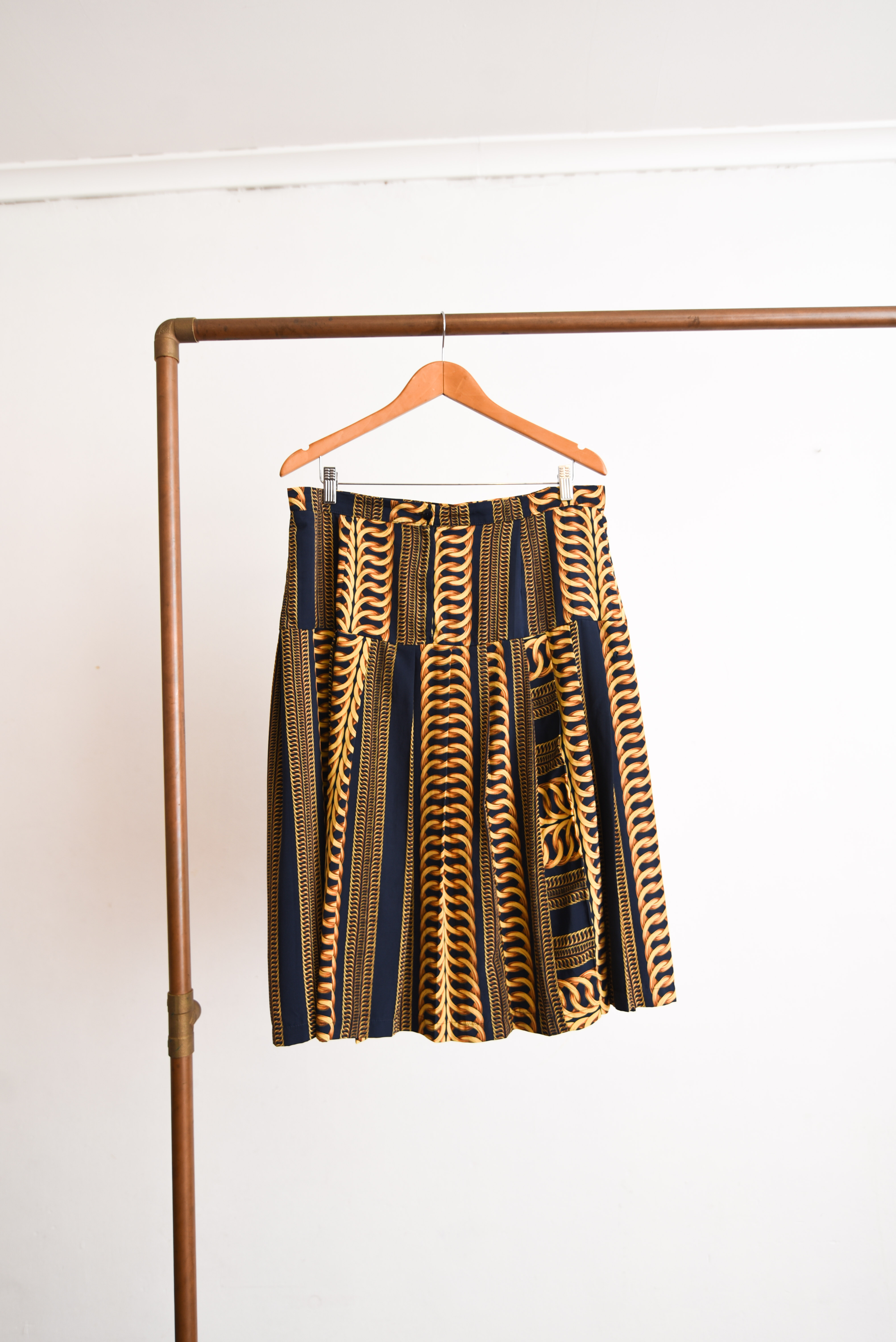 Falda midi azul cadenas
