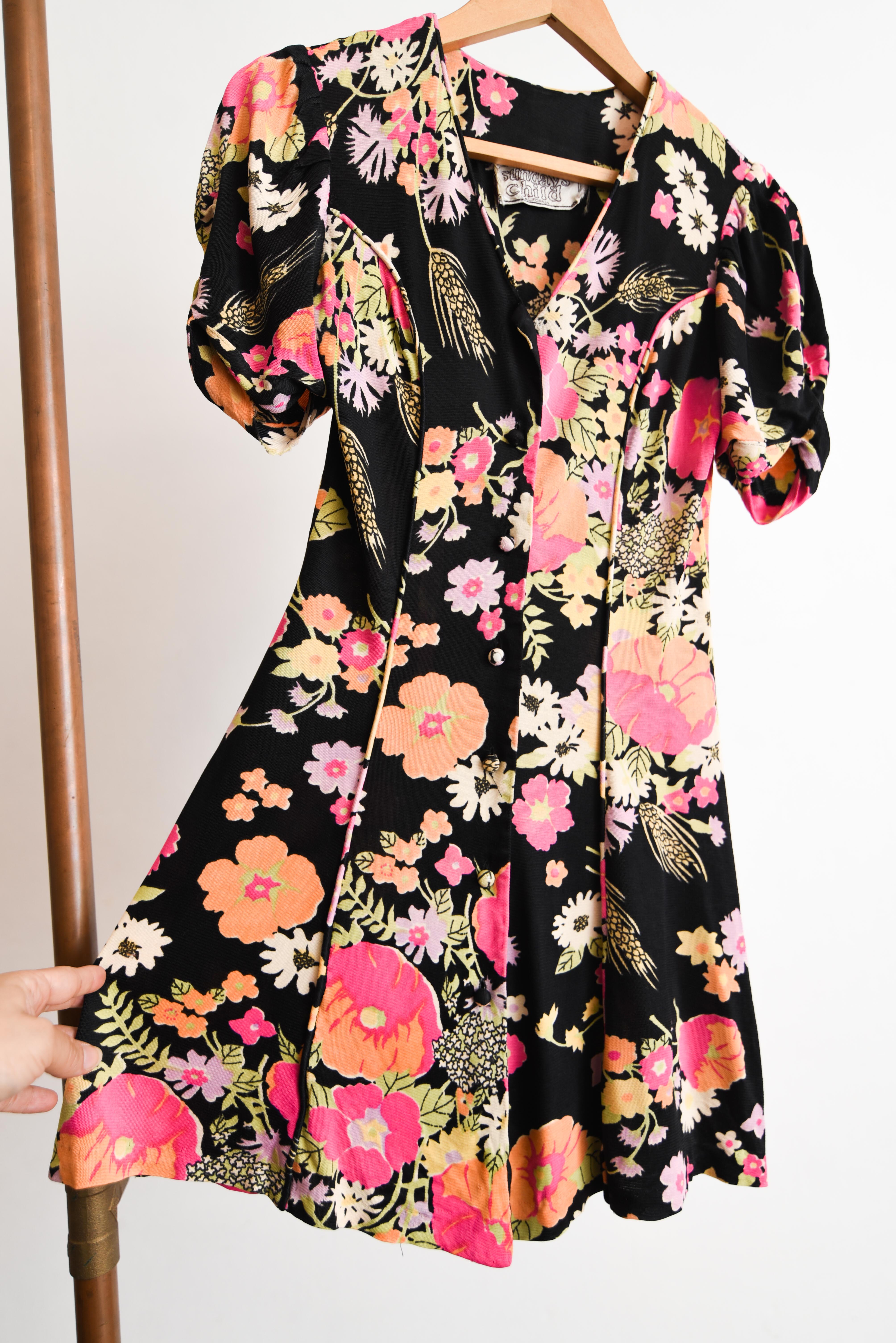 Vestido negro floral California 60s