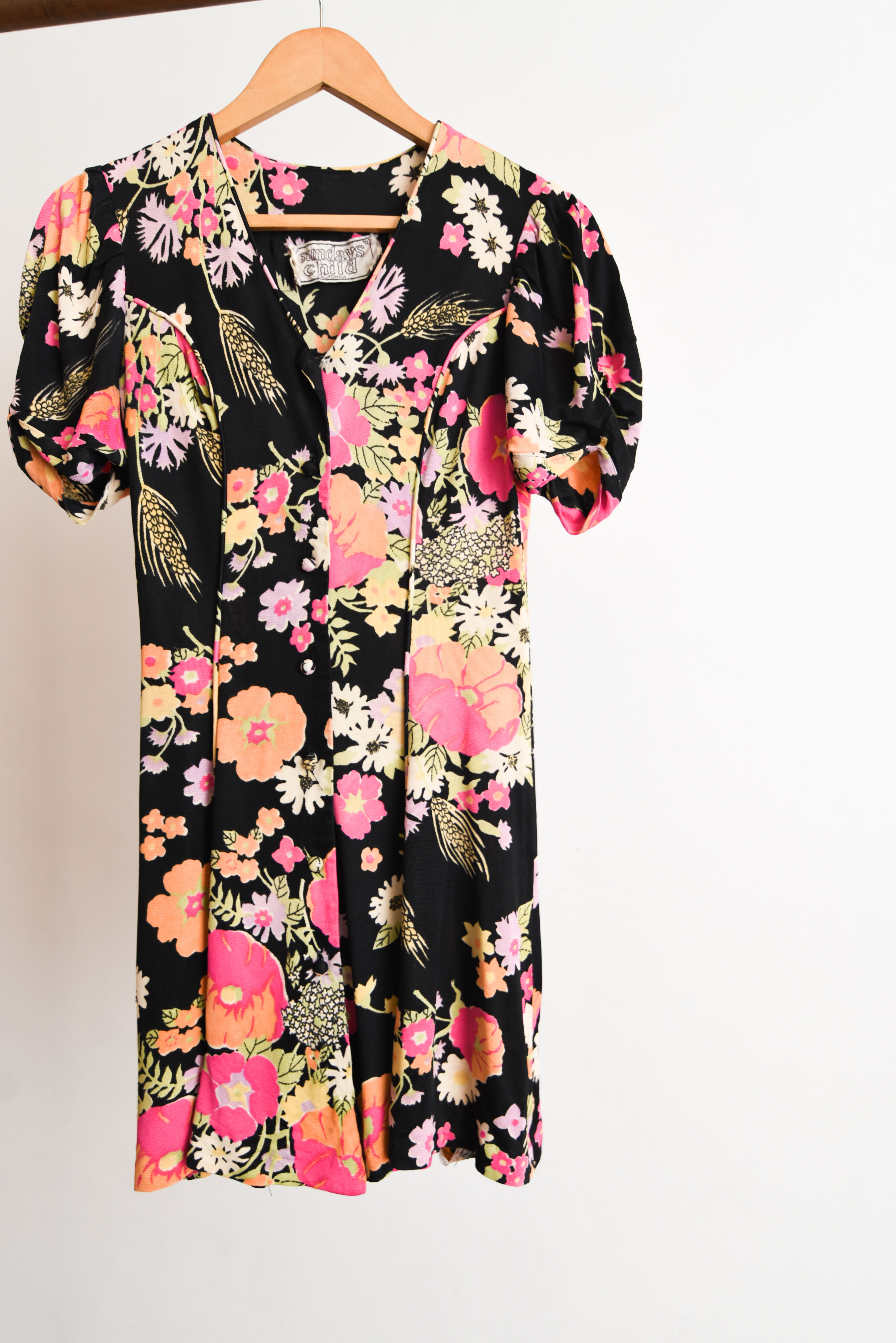 Vestido negro floral California 60s