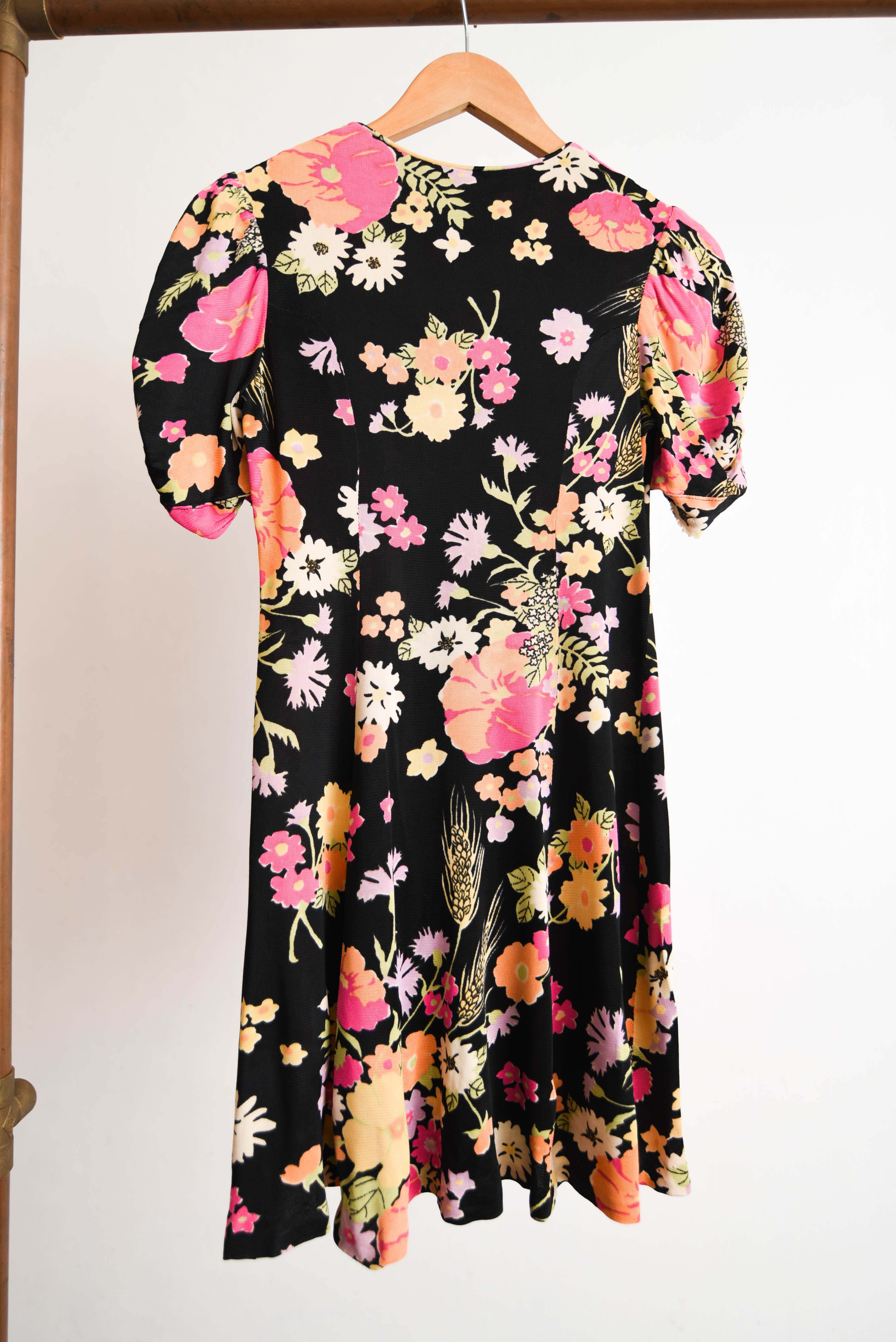 Vestido negro floral California 60s