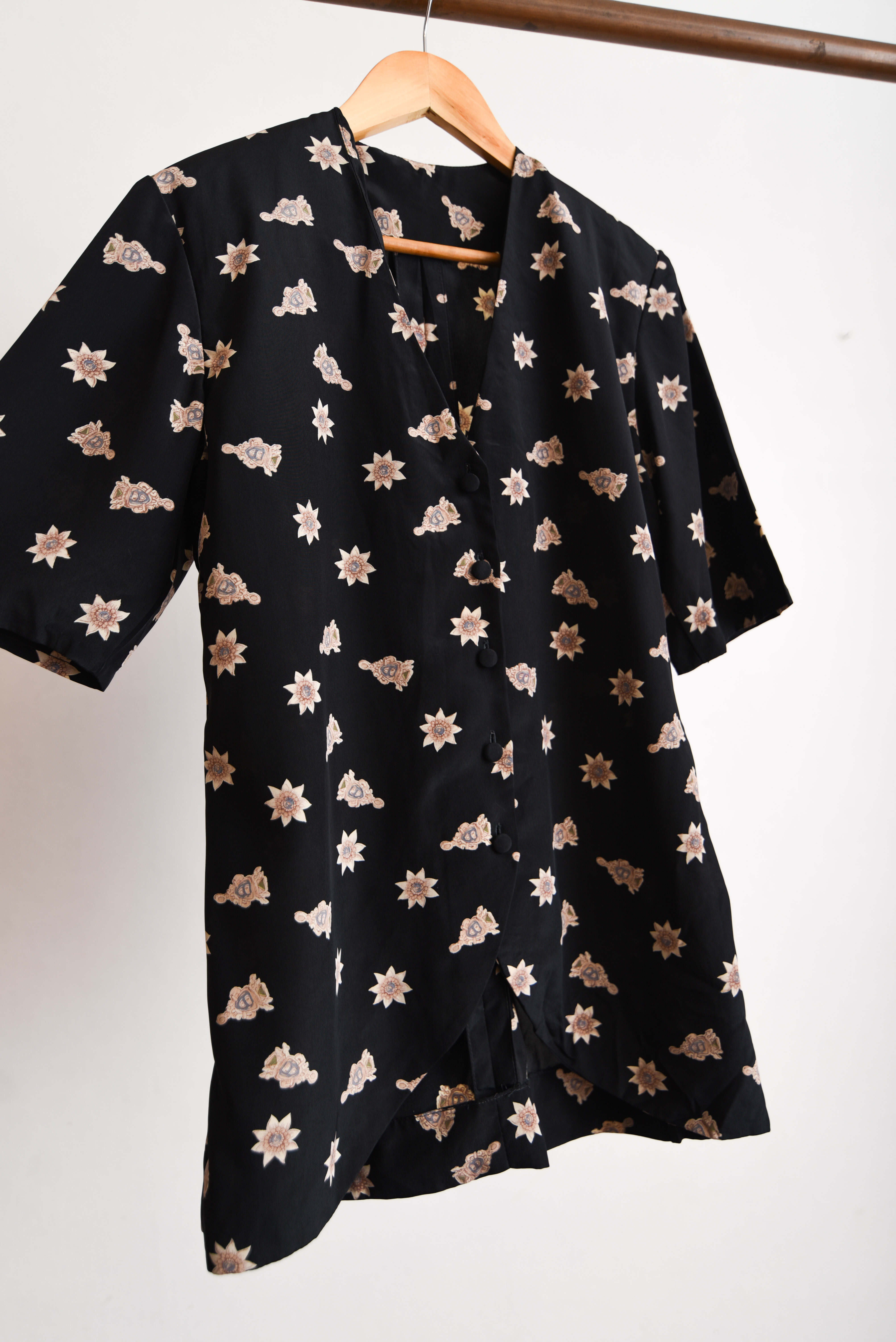 Blusón negro floral vintage