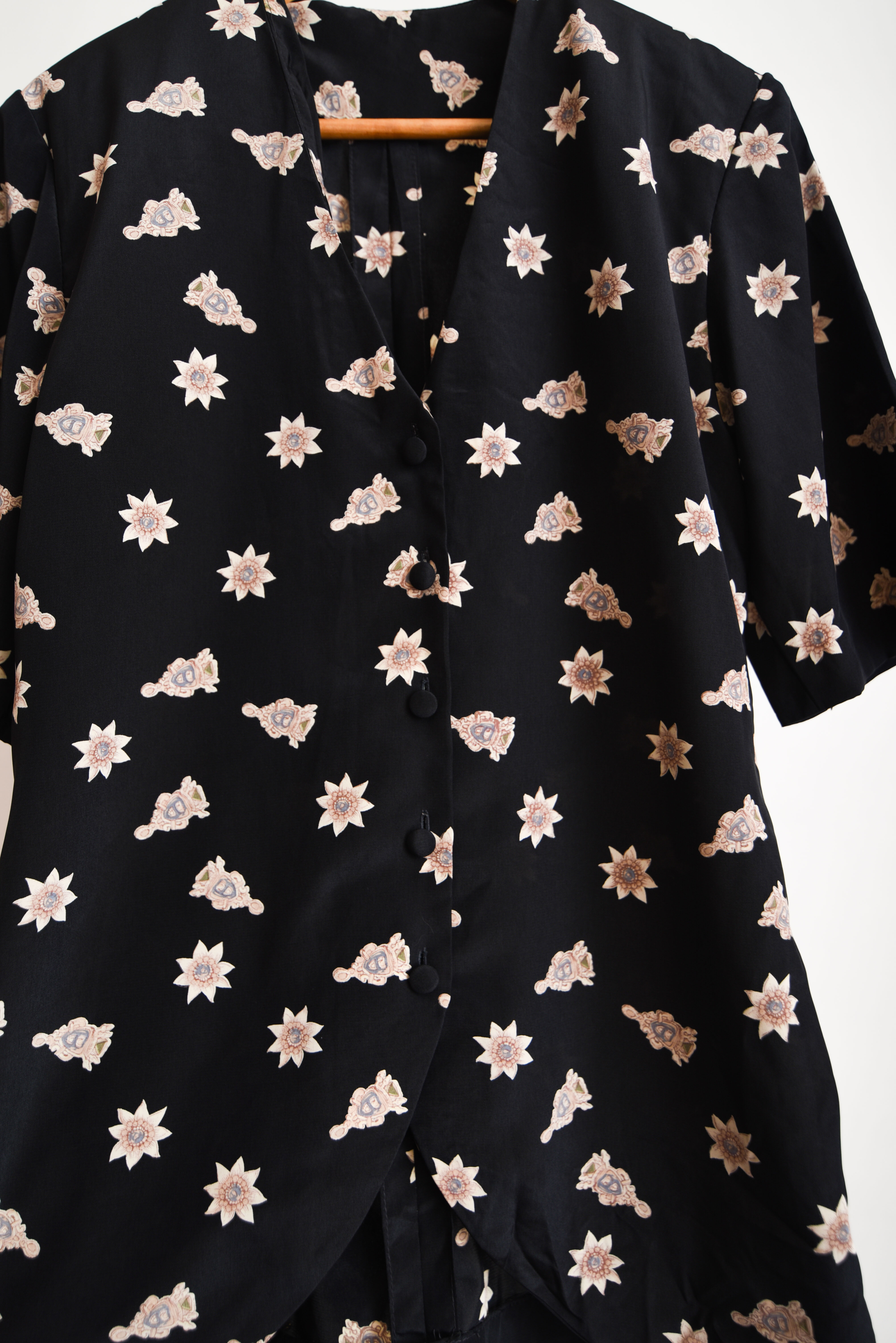 Blusón negro floral vintage