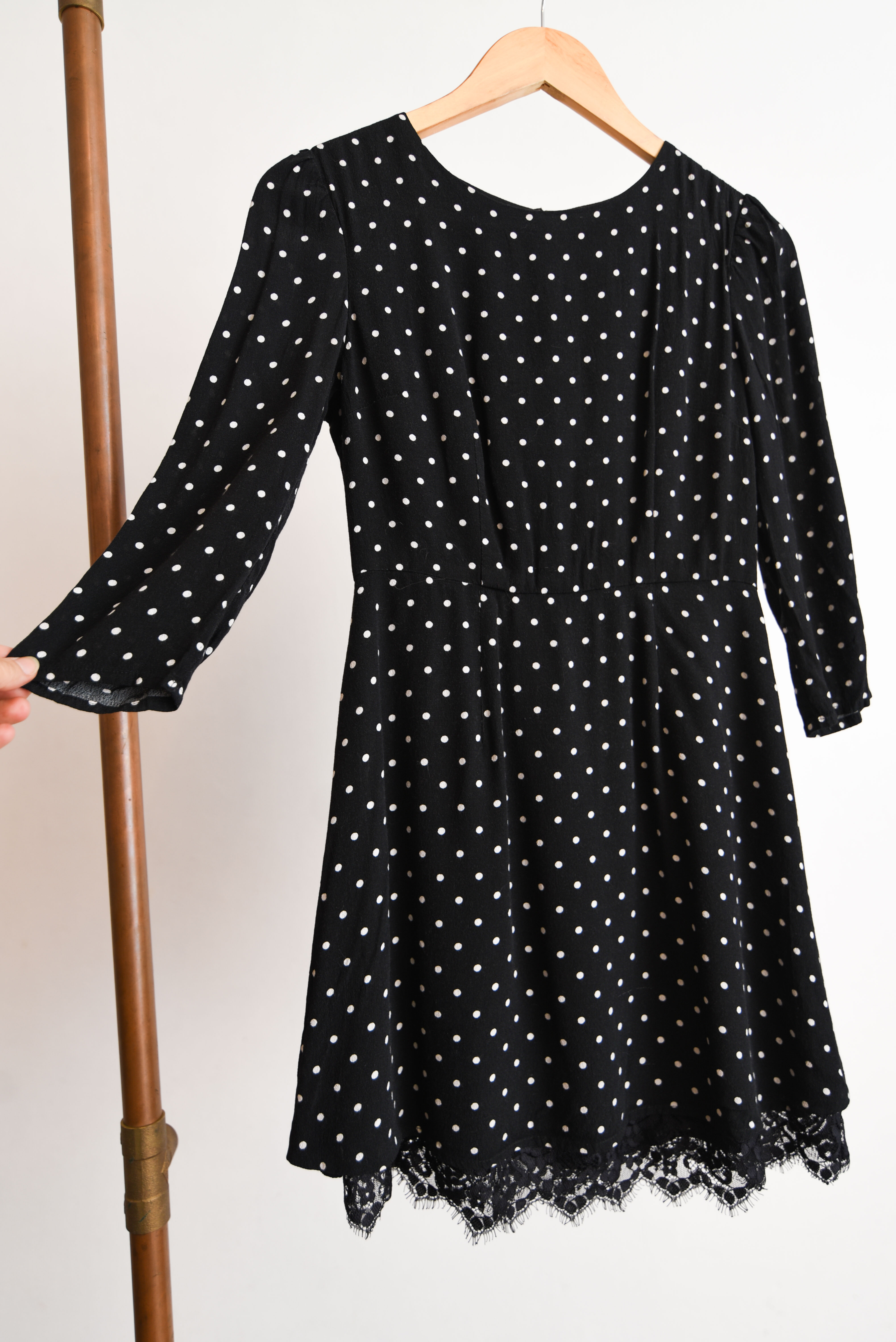 Vestido negro lunares y encaje