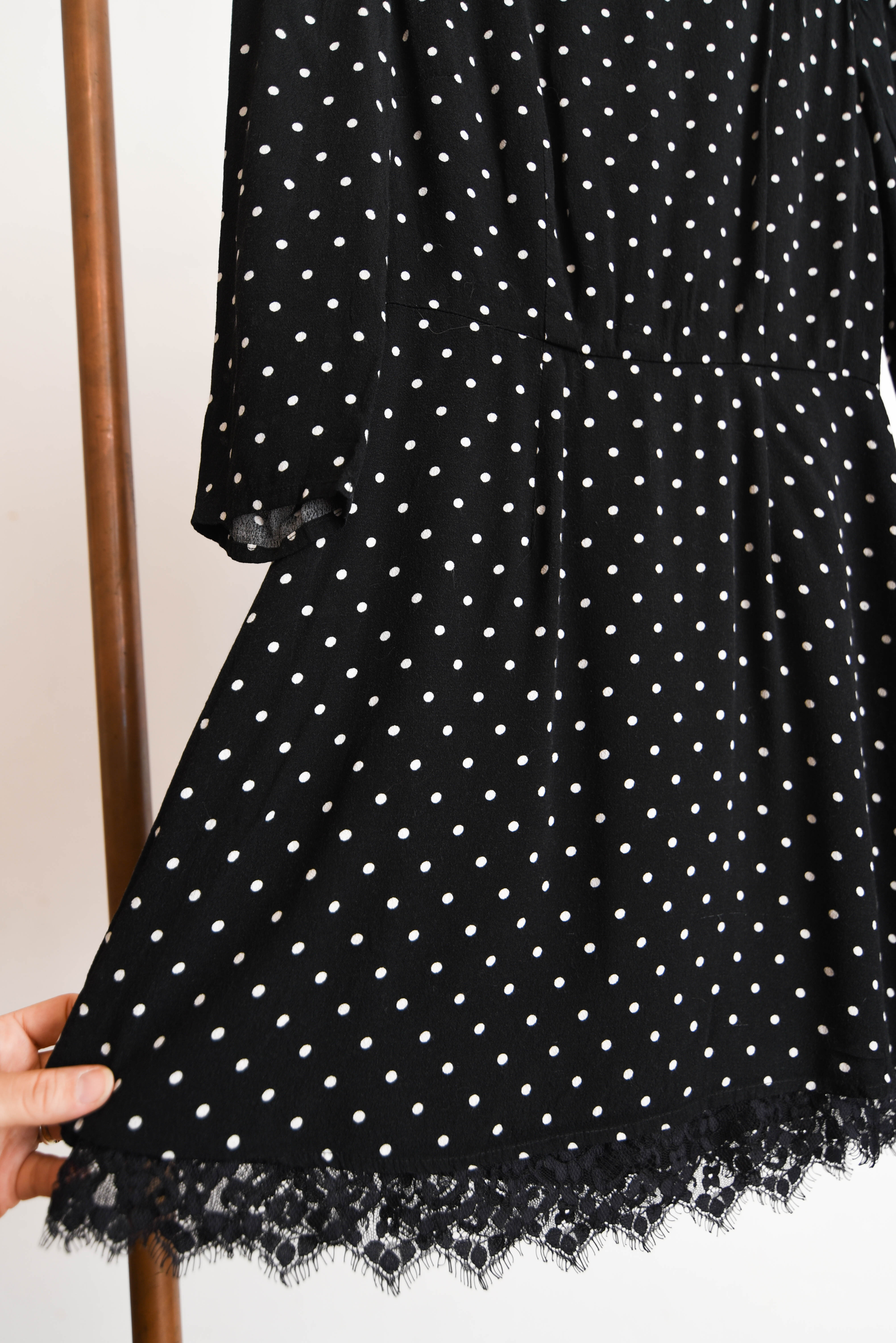 Vestido negro lunares y encaje