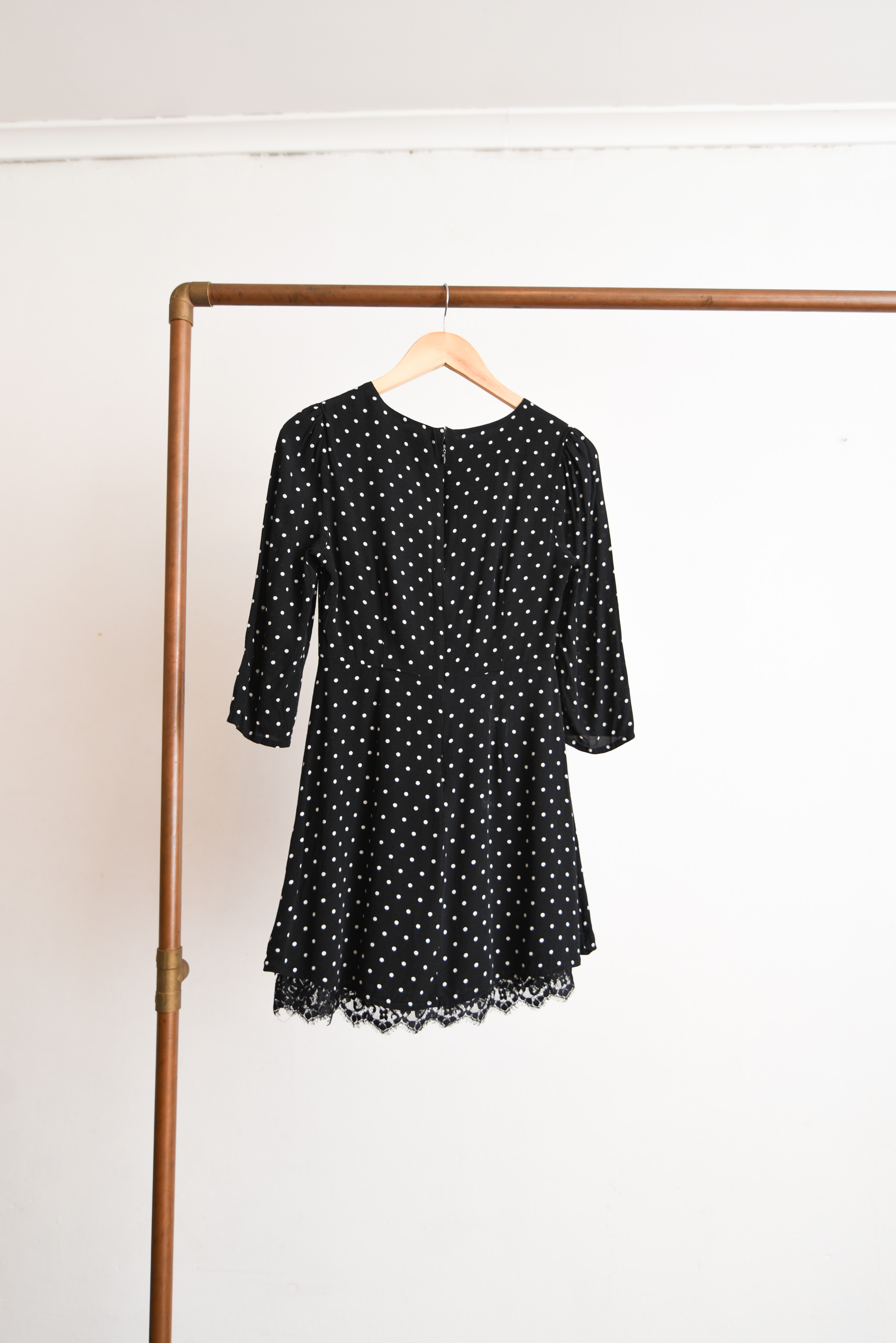 Vestido negro lunares y encaje
