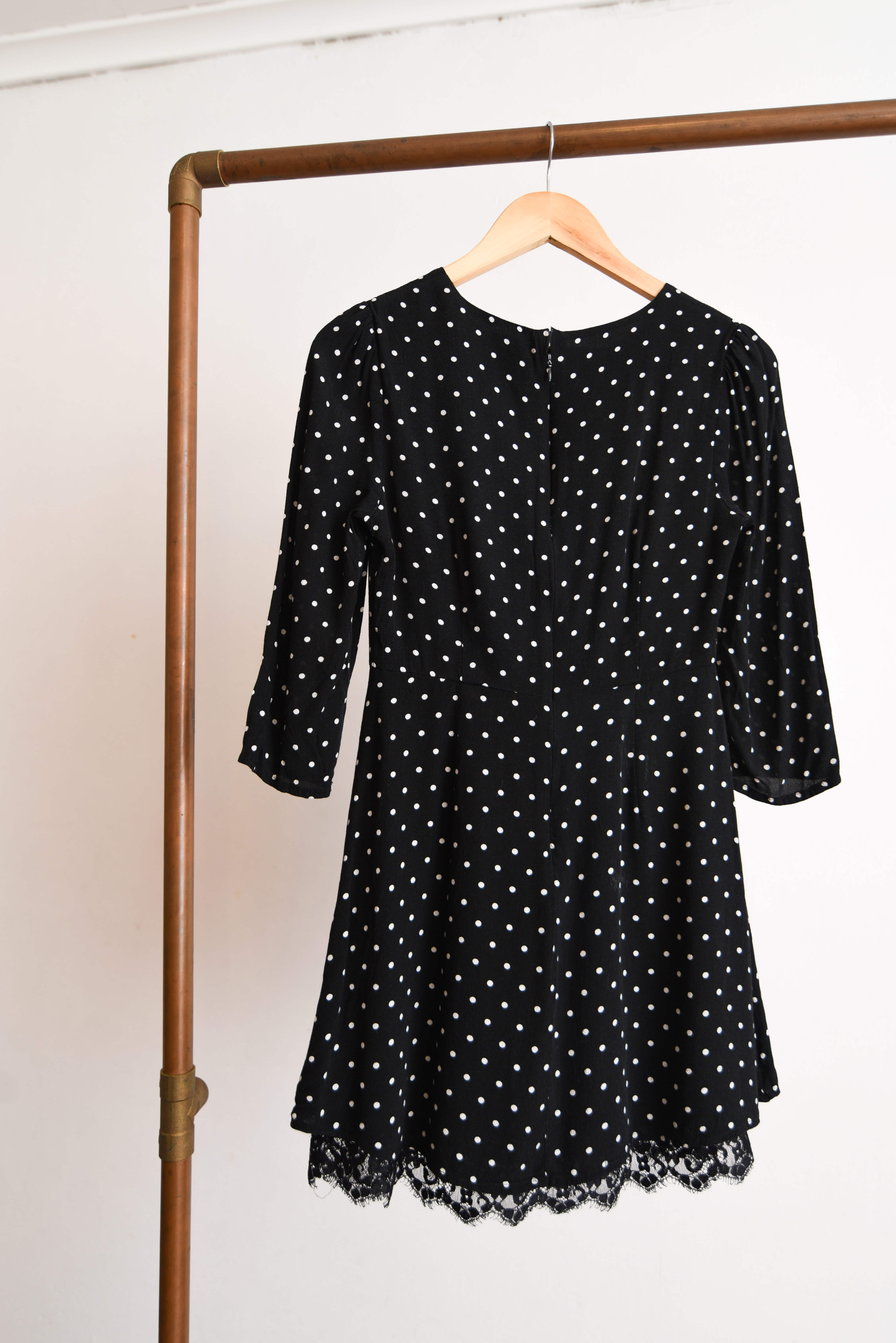 Vestido negro lunares y encaje