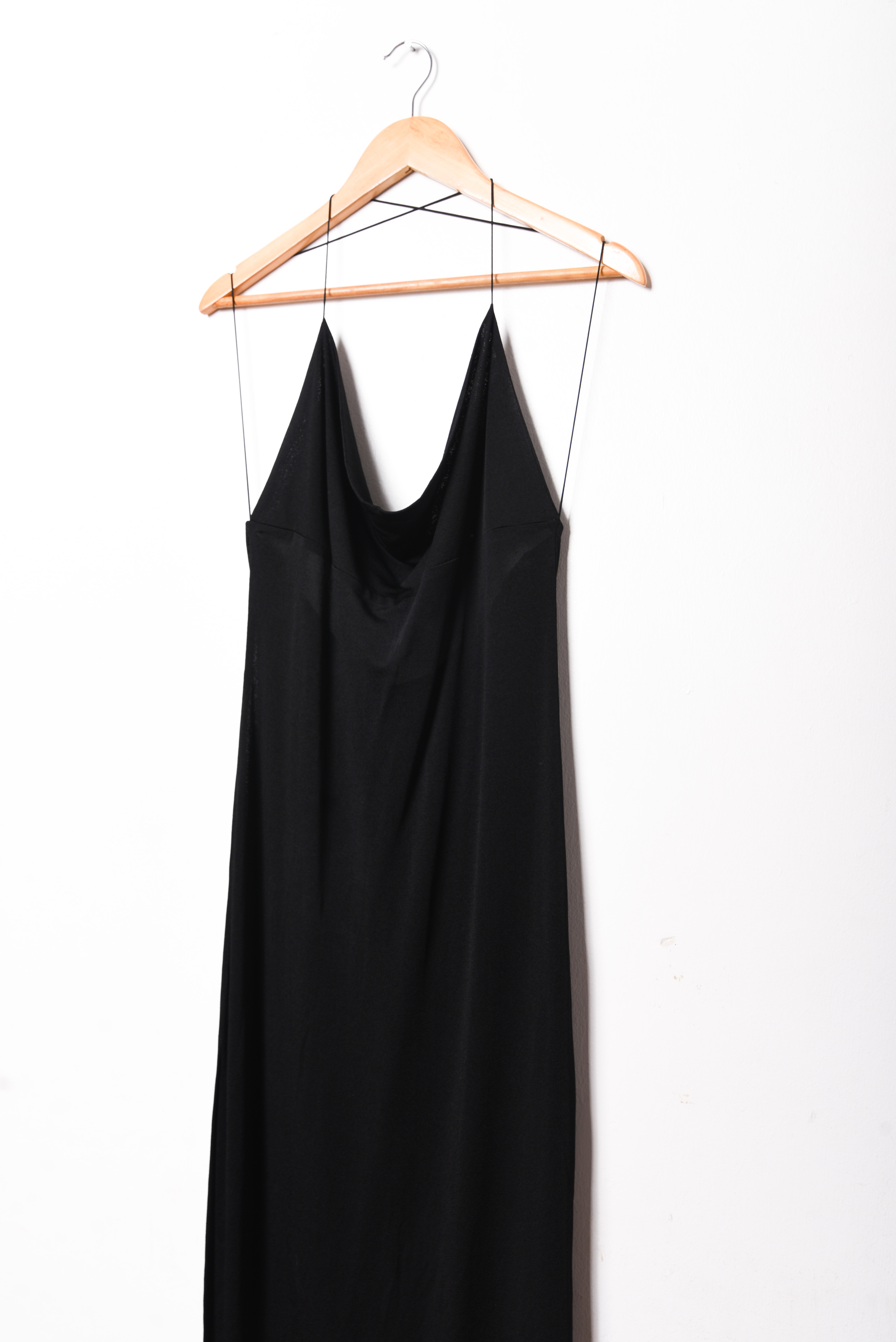 Maxi vestido negro drapeado