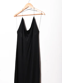 Maxi vestido negro drapeado