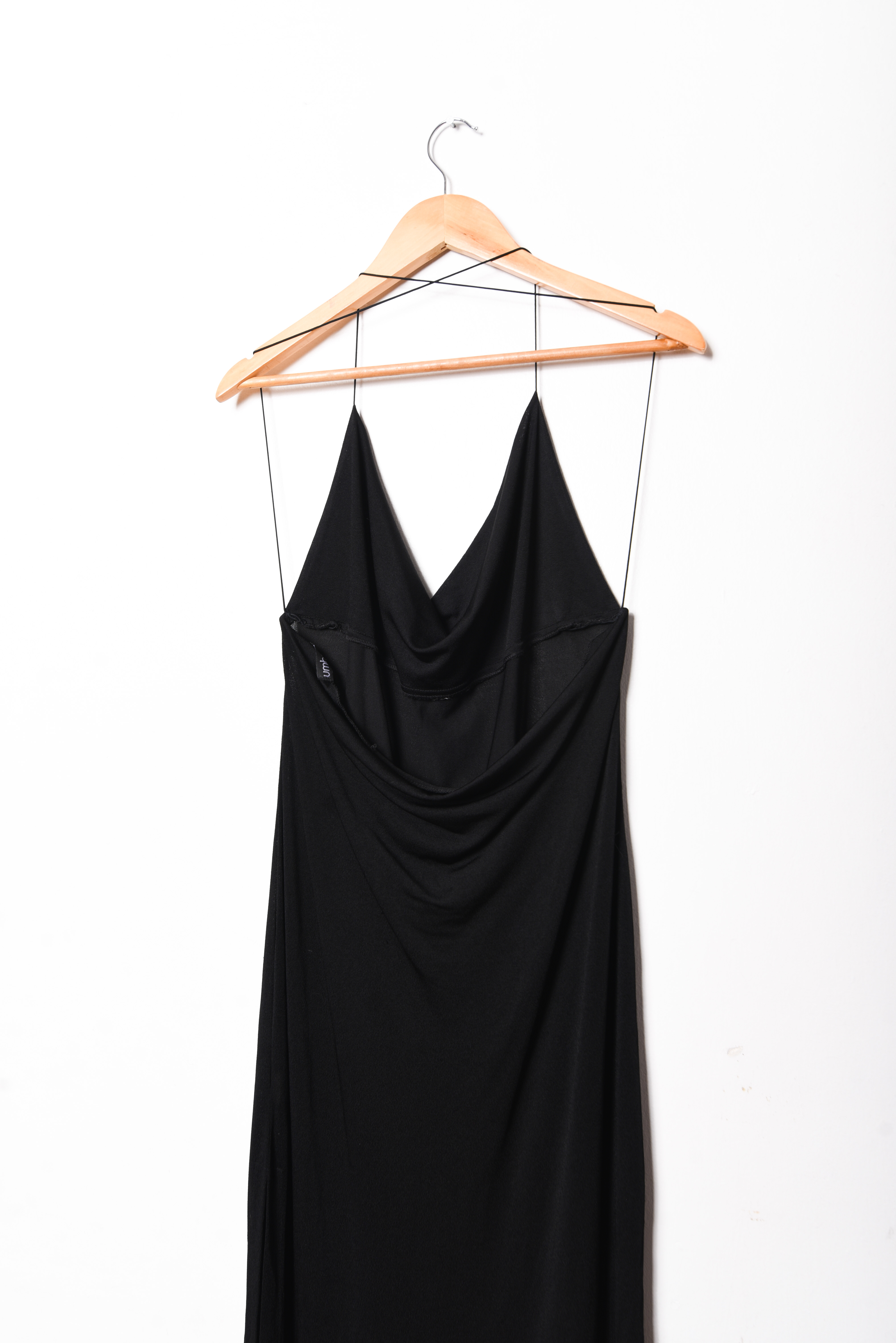 Maxi vestido negro drapeado