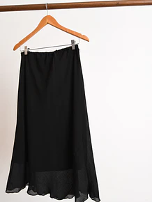 Falda negra vaporosa