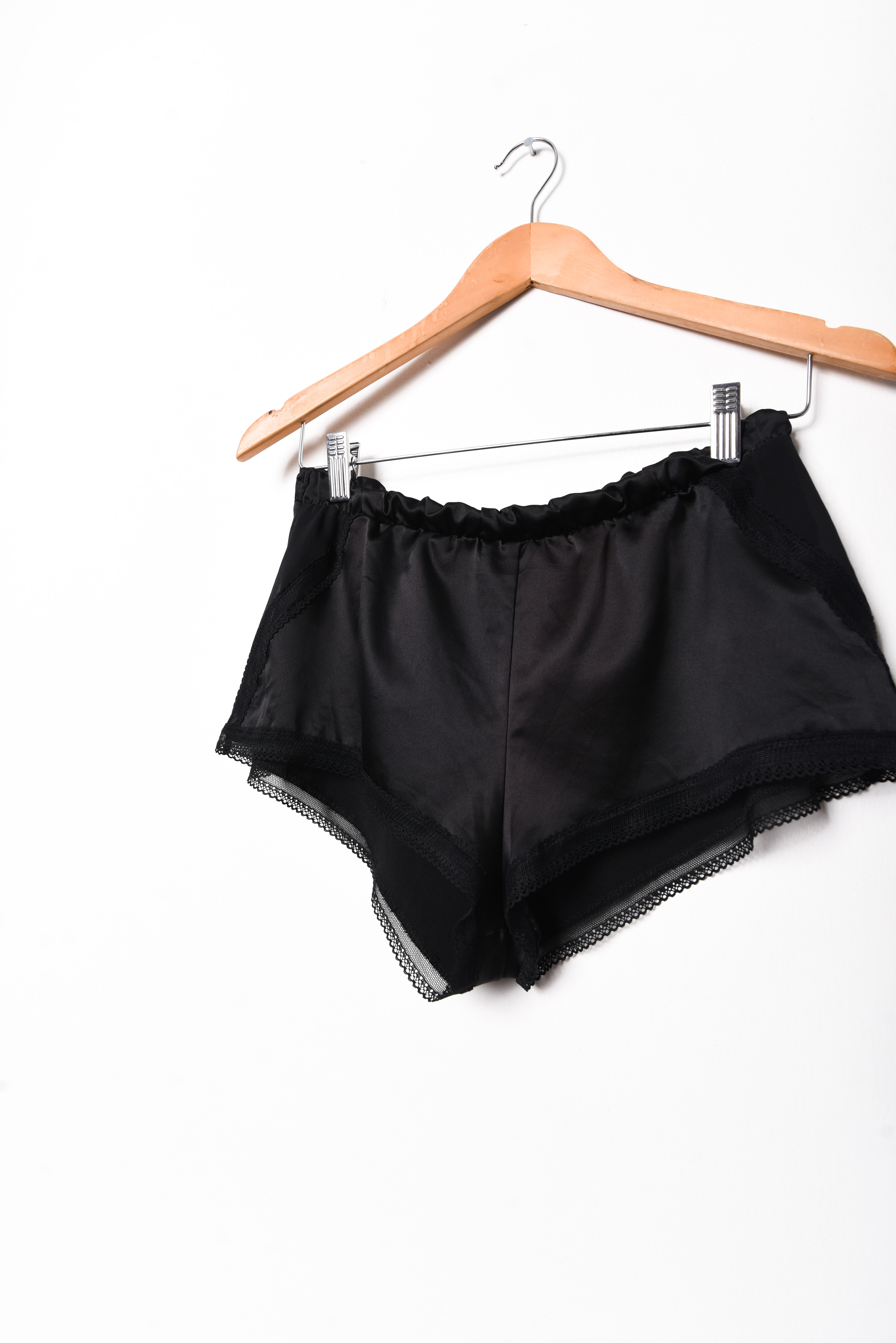 Short negro lencero