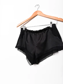 Short negro lencero