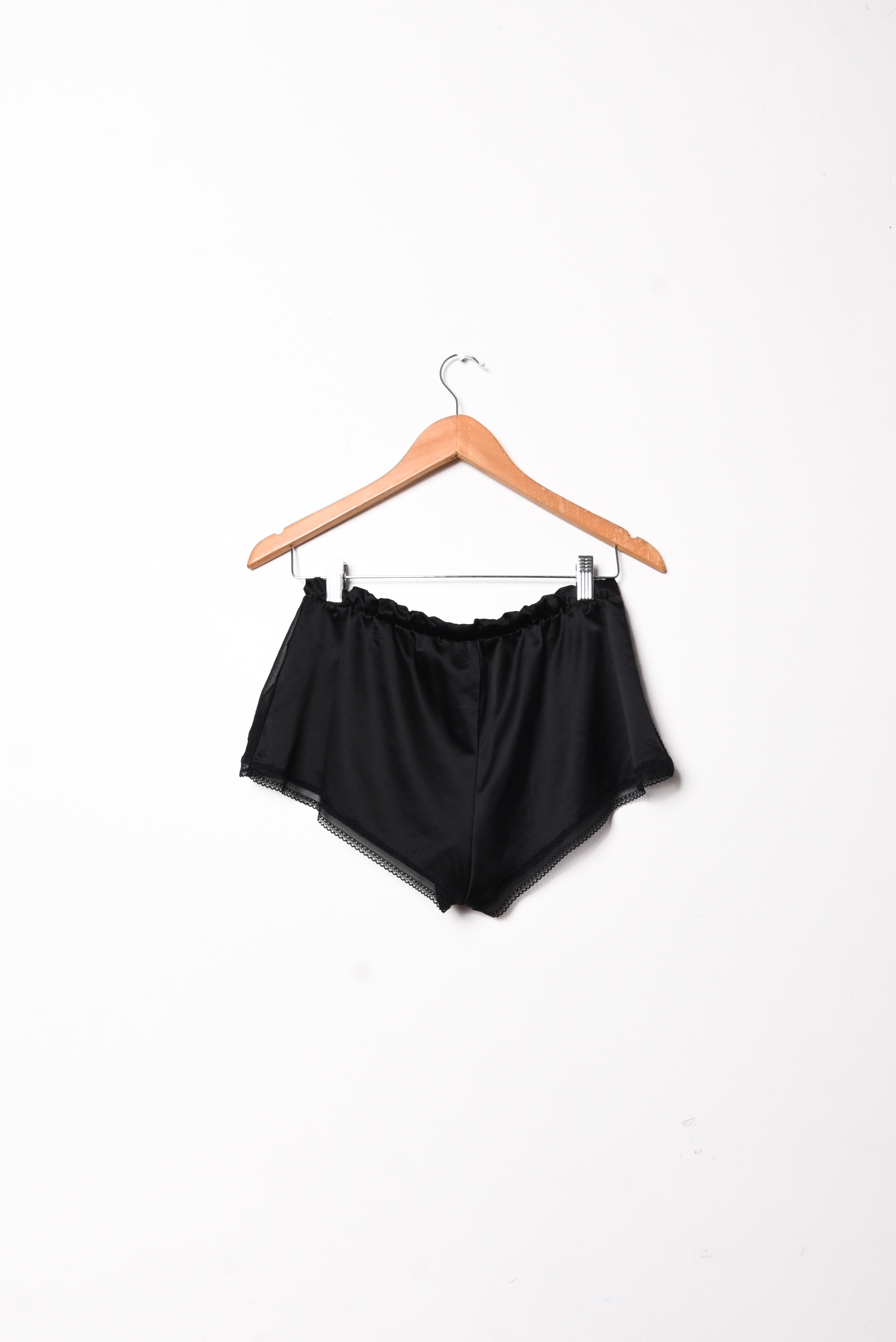 Short negro lencero