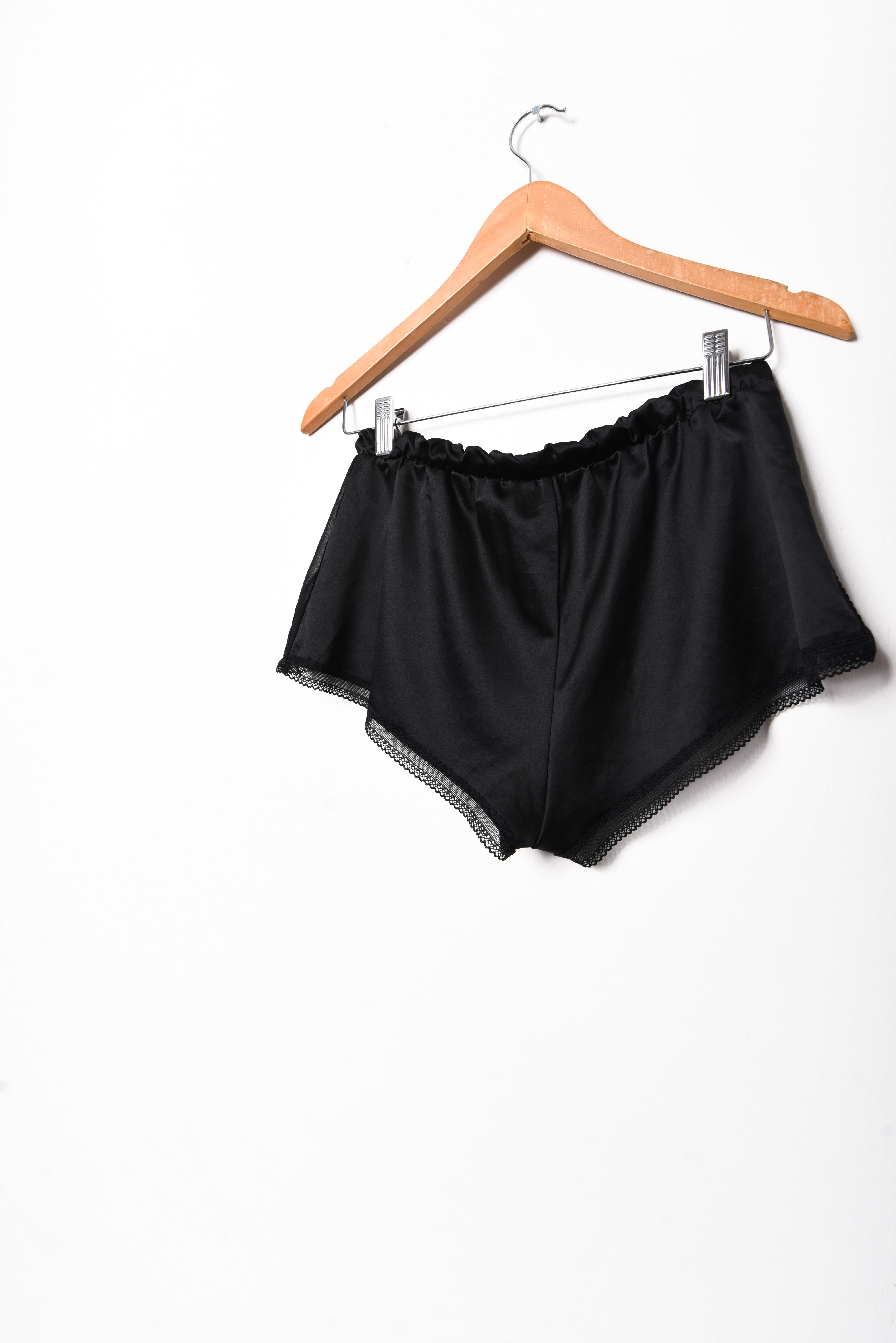 Short negro lencero