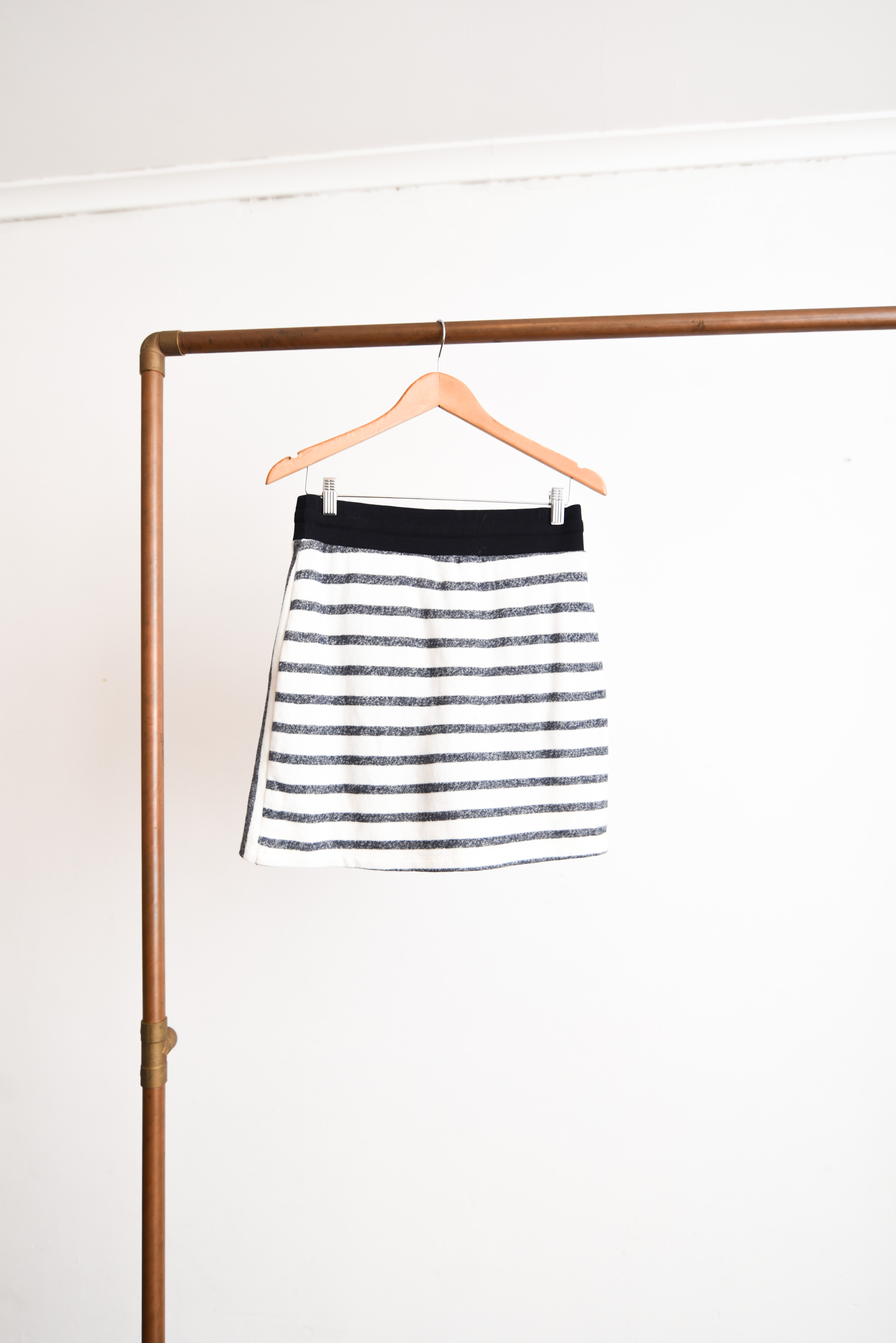 Falda short blanca rayada