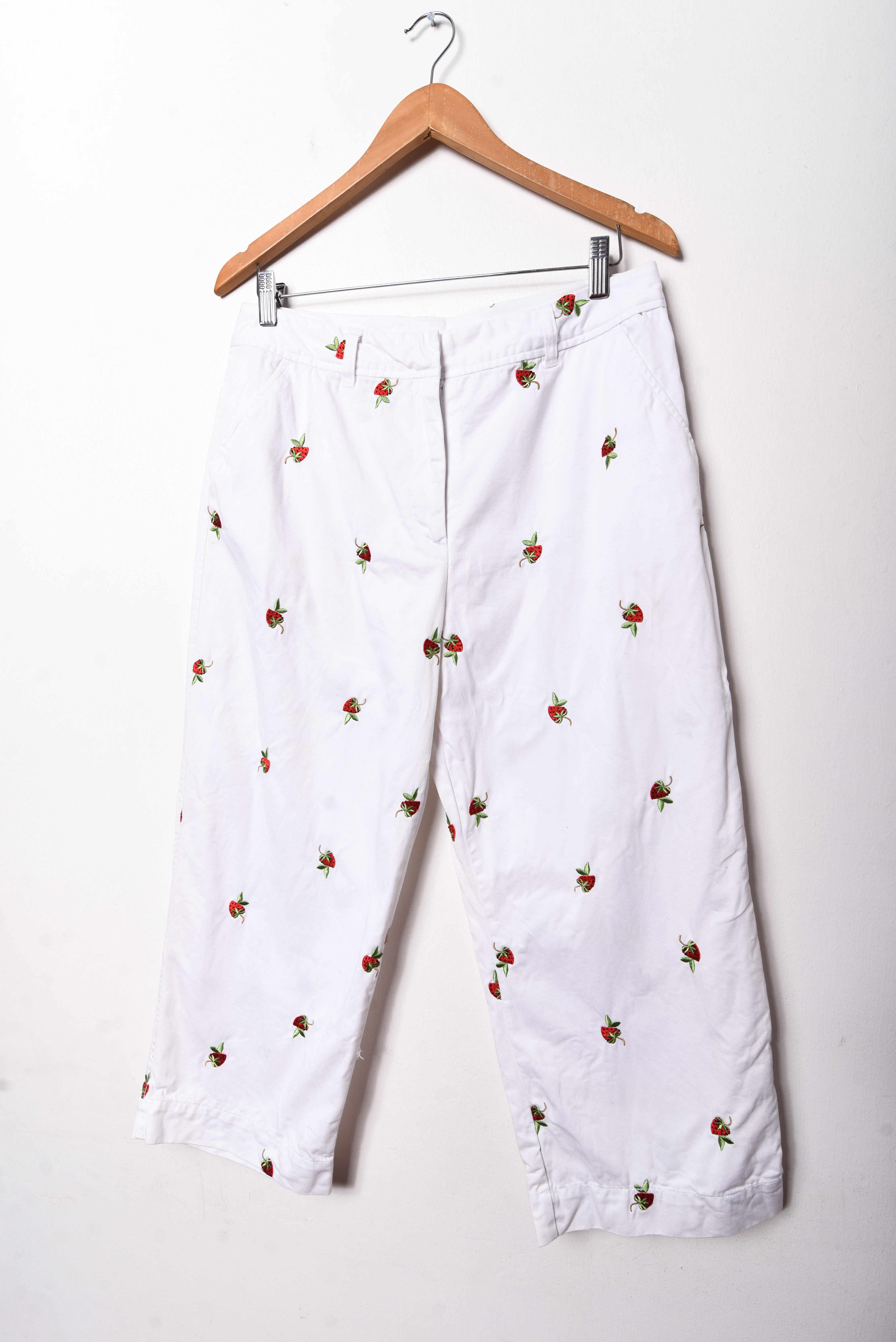 Pantalón blanco frutillitas bordadas