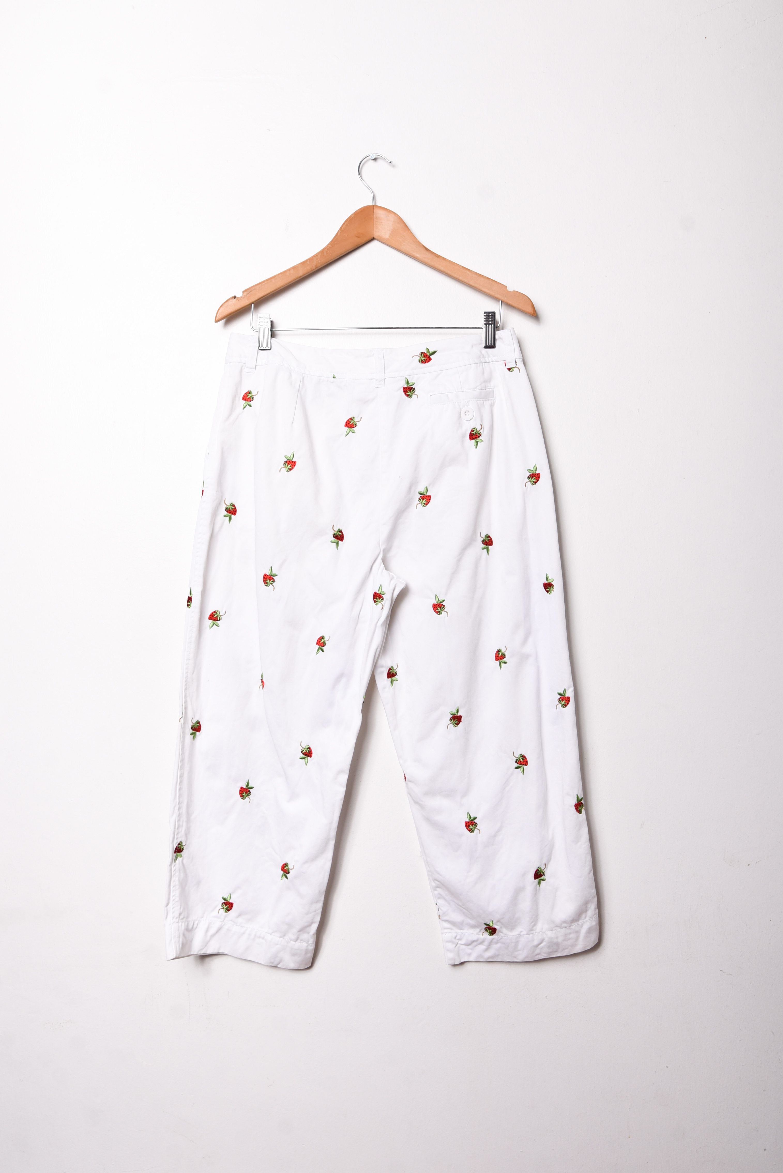 Pantalón blanco frutillitas bordadas